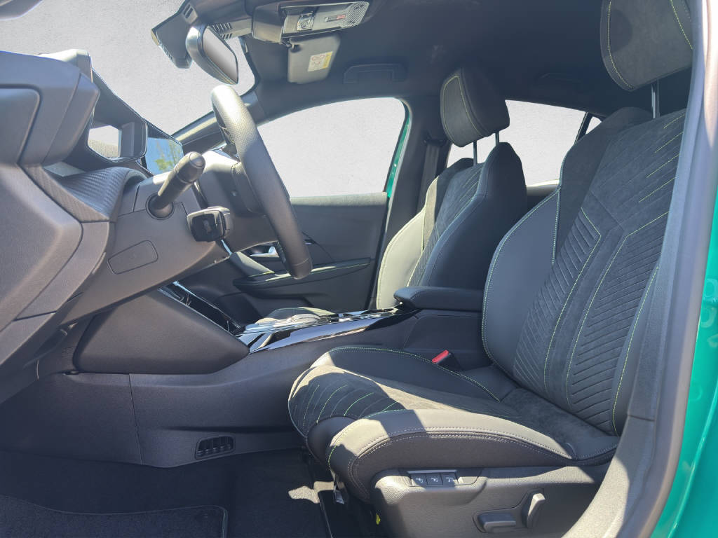 PEUGEOT 208 1.2 Hybrid 145 GT Exclusive - 10