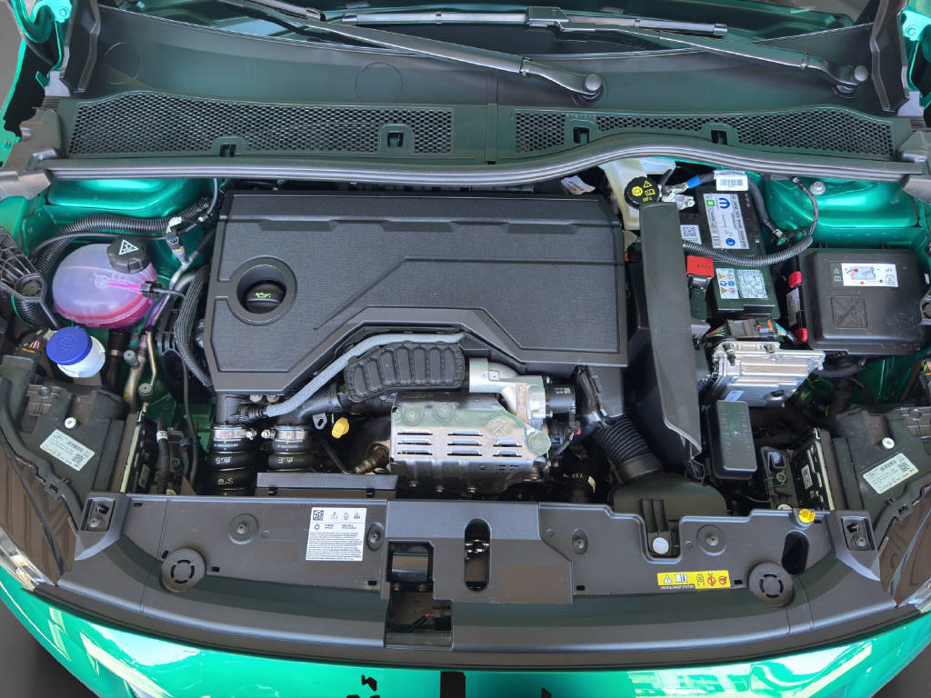 PEUGEOT 208 1.2 Hybrid 145 GT Exclusive - 9