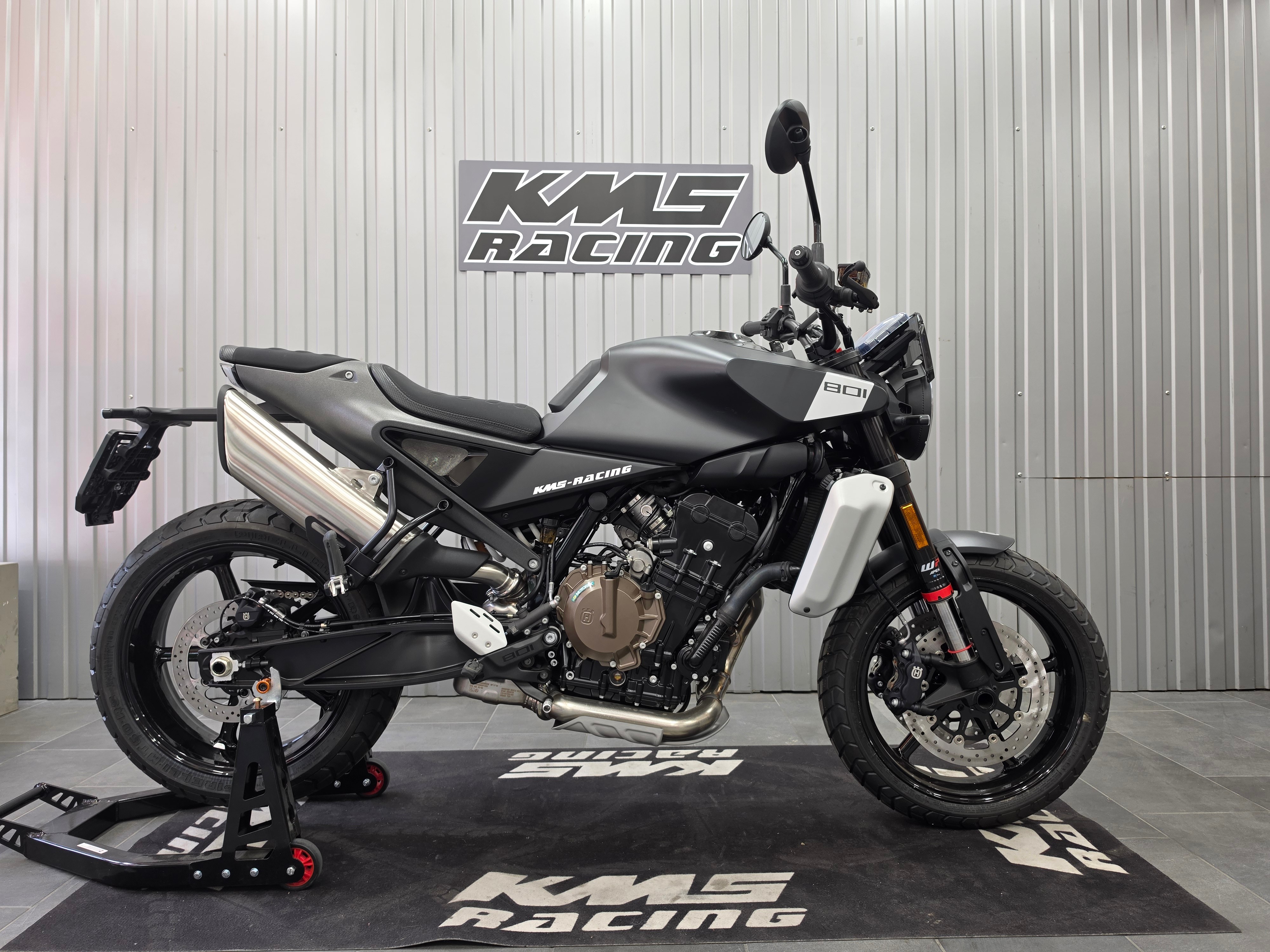 HUSQVARNA SVARTPILEN 801