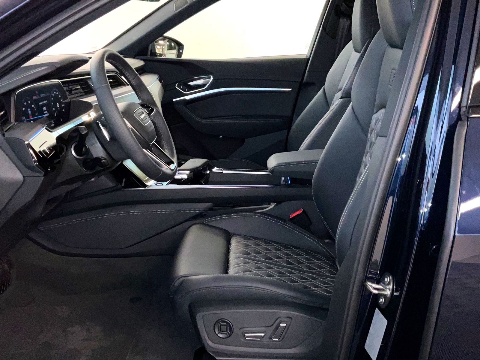 AUDI e-tron S Sportback quattro - 11