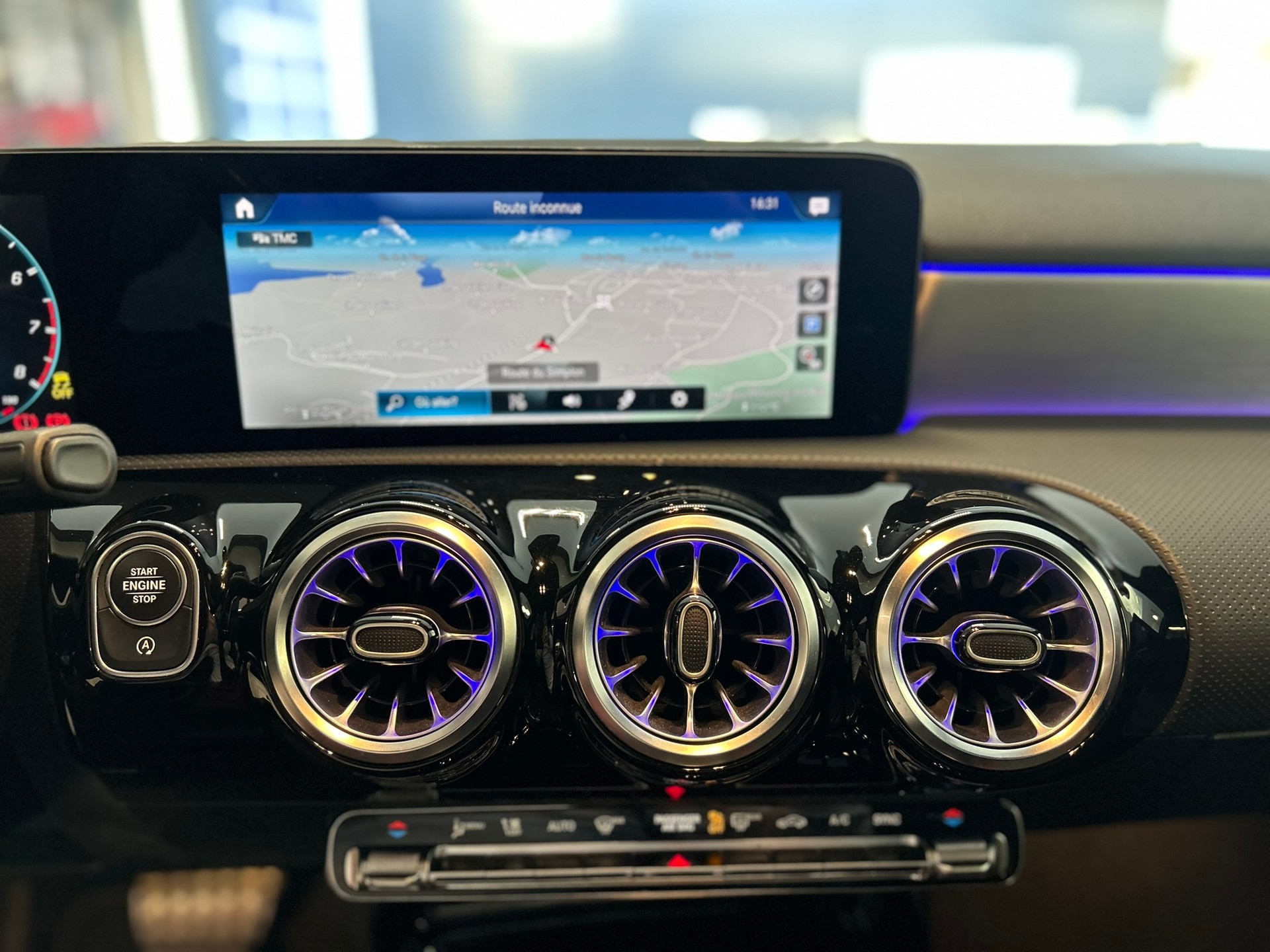 MERCEDES-BENZ A 35 AMG 4Matic Speedshift - 17