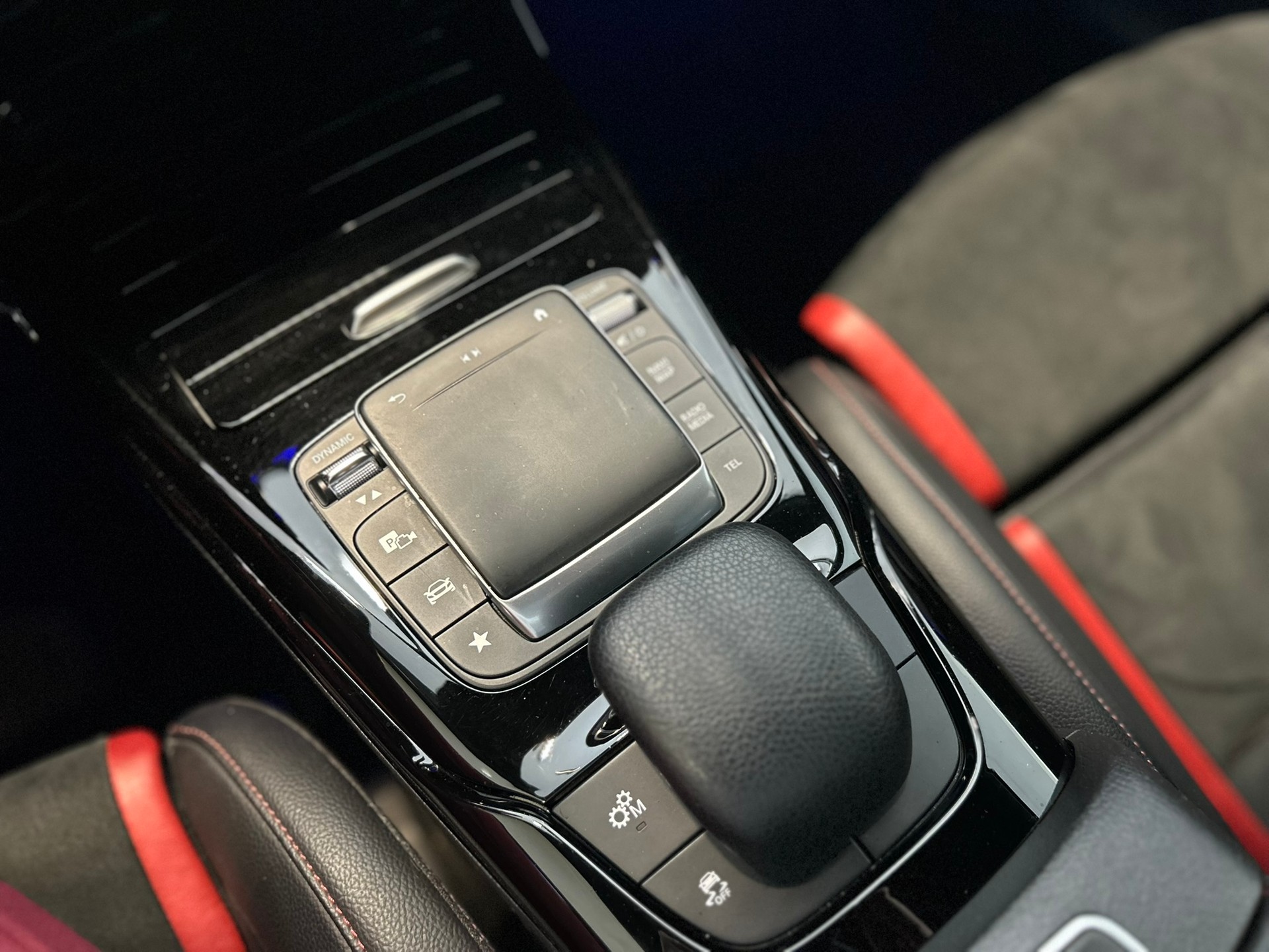 MERCEDES-BENZ A 35 AMG 4Matic Speedshift - 19