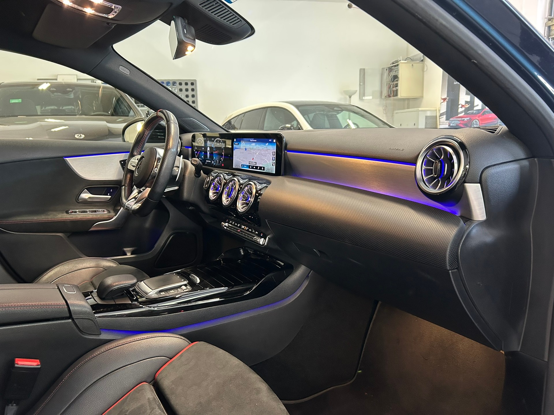 MERCEDES-BENZ A 35 AMG 4Matic Speedshift - 13