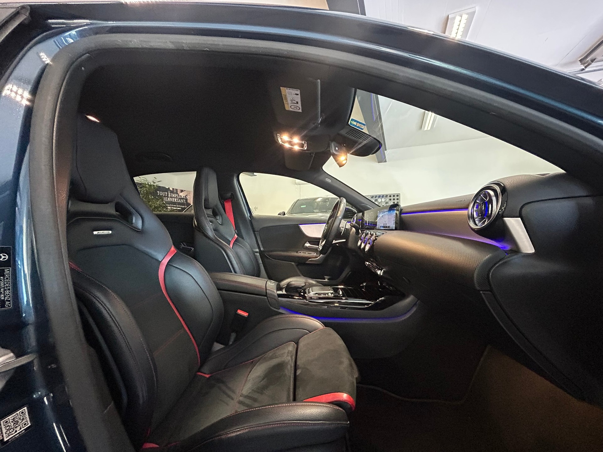 MERCEDES-BENZ A 35 AMG 4Matic Speedshift - 14