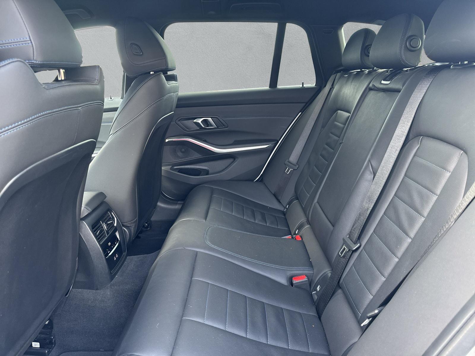 BMW 330i xDrive Touring M Sport ** Action de leasing à 1.9% ** 📍 - 12