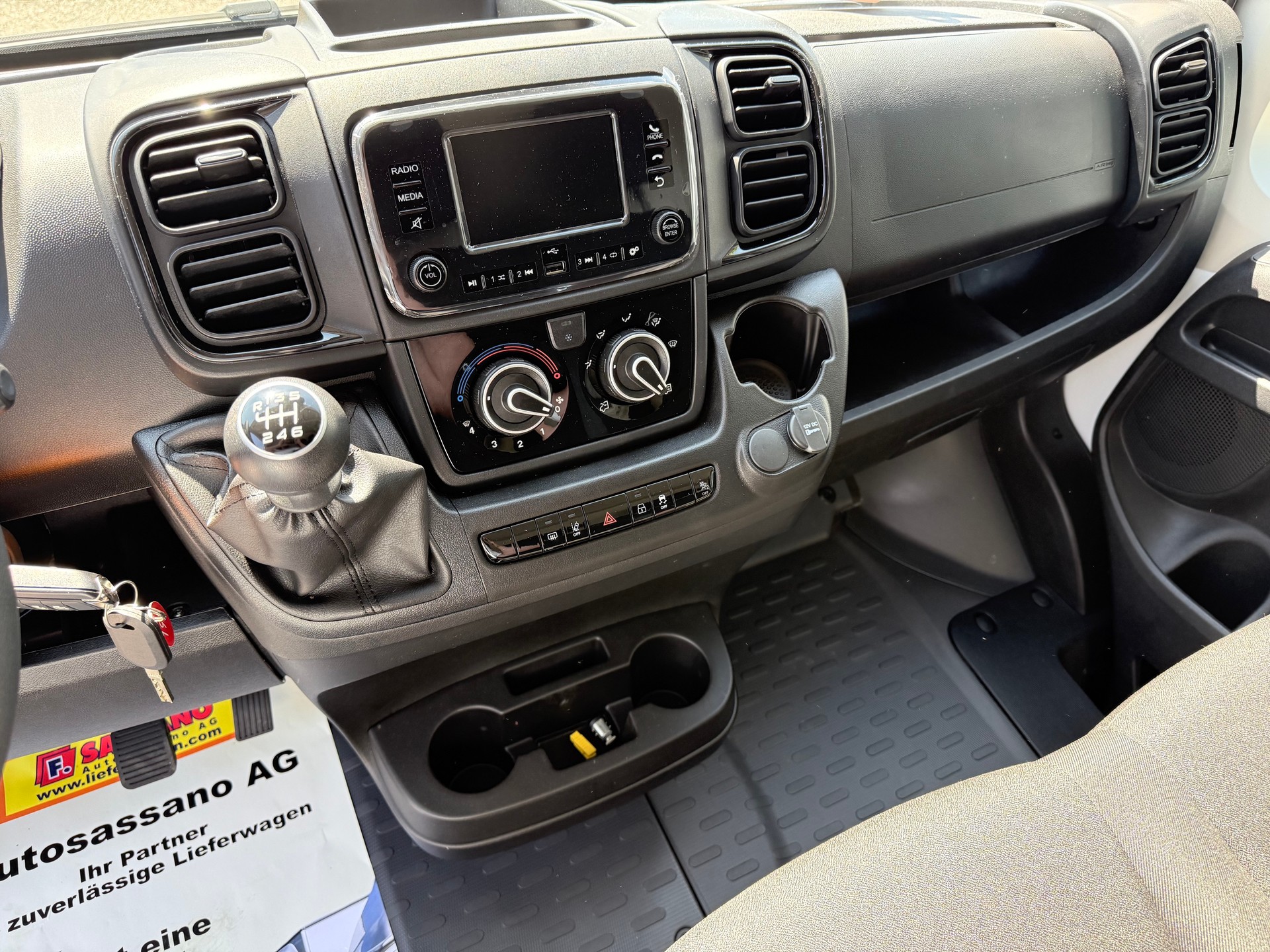 CITROEN Jumper 35 2.2 BlueHDI 140 L2H2 mit neuem Interieur - 12