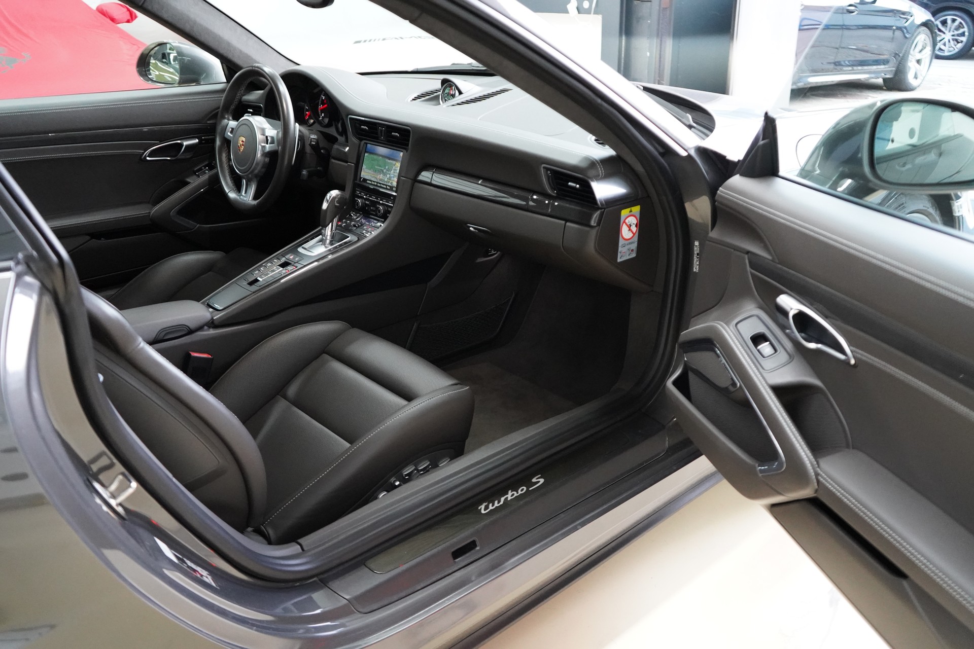 PORSCHE 911 Turbo S PDK TECHART 620PS - 25