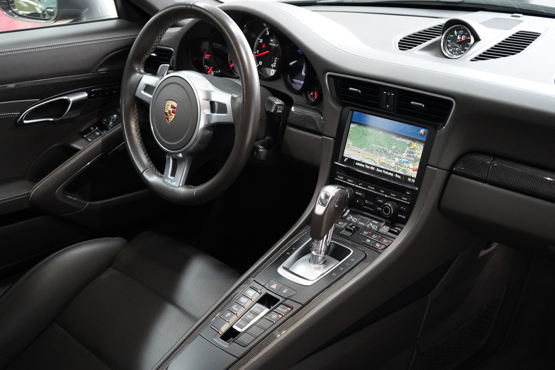 PORSCHE 911 Turbo S PDK TECHART 620PS - 27