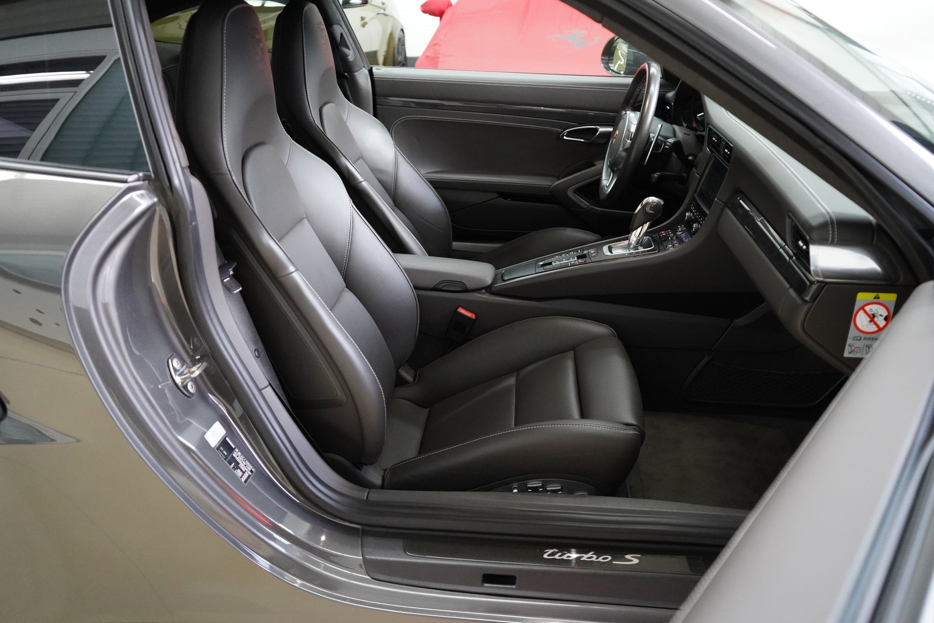 PORSCHE 911 Turbo S PDK TECHART 620PS - 32