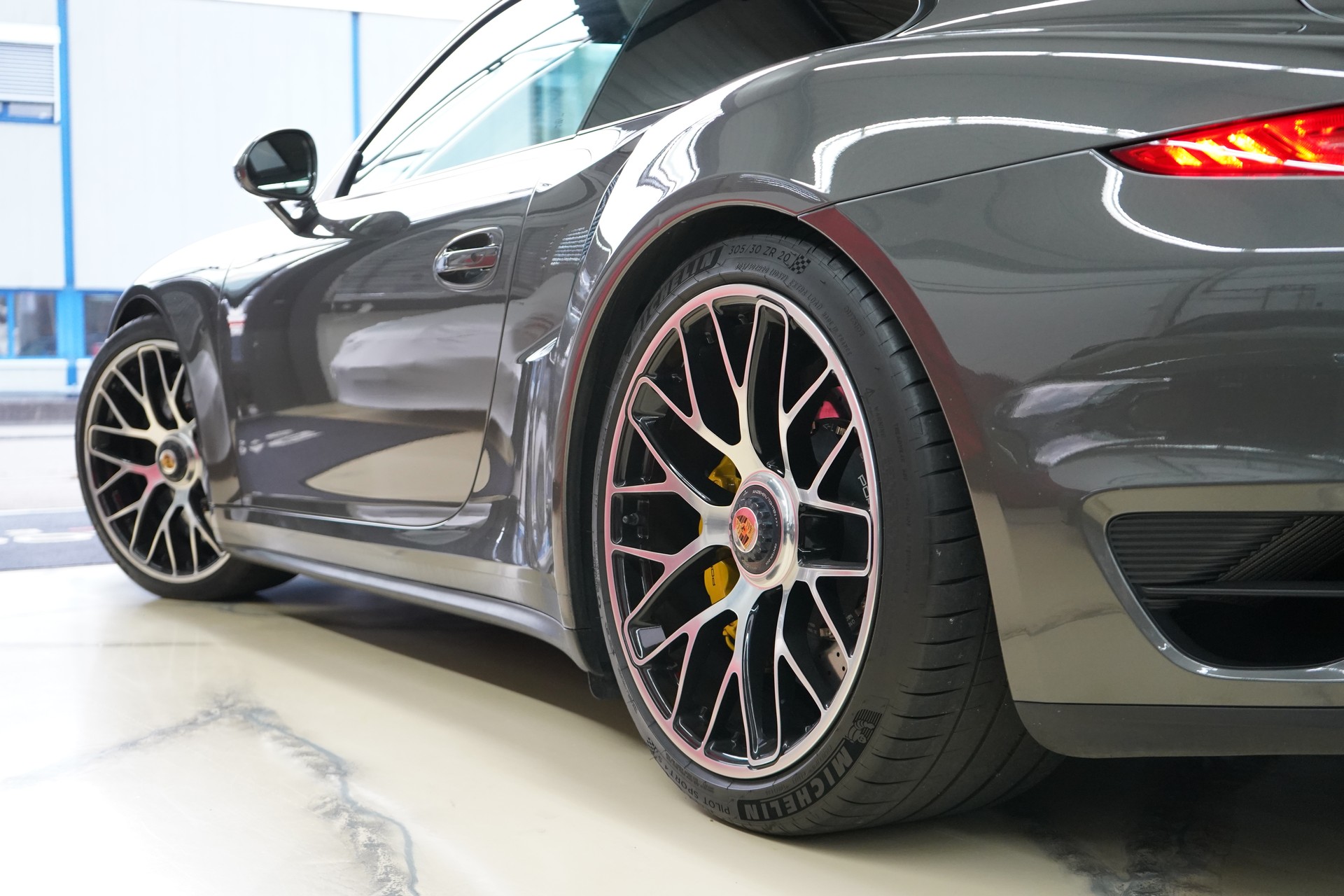 PORSCHE 911 Turbo S PDK TECHART 620PS - 7
