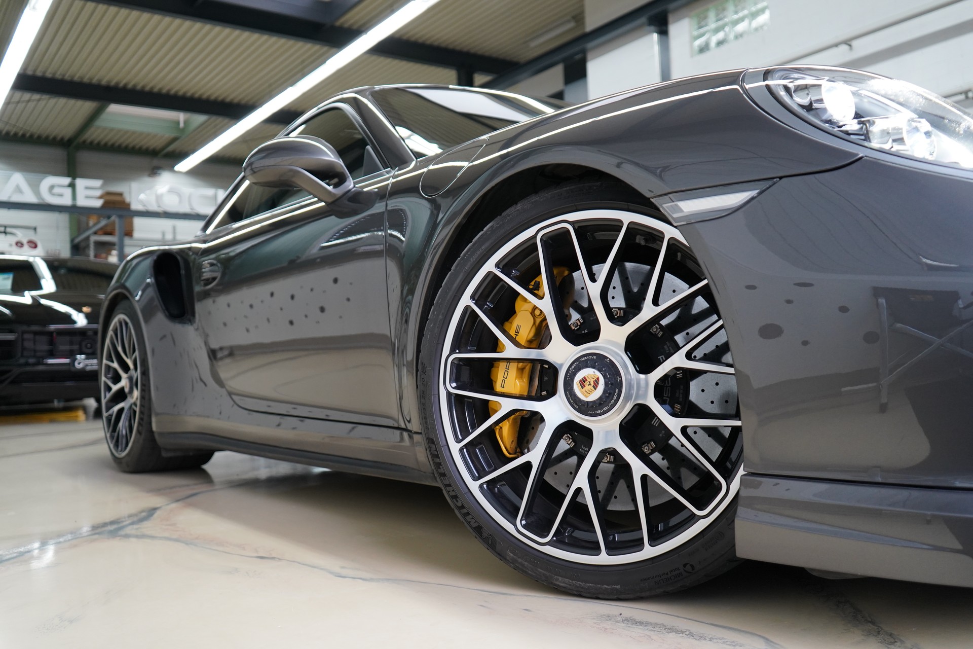 PORSCHE 911 Turbo S PDK TECHART 620PS - 15