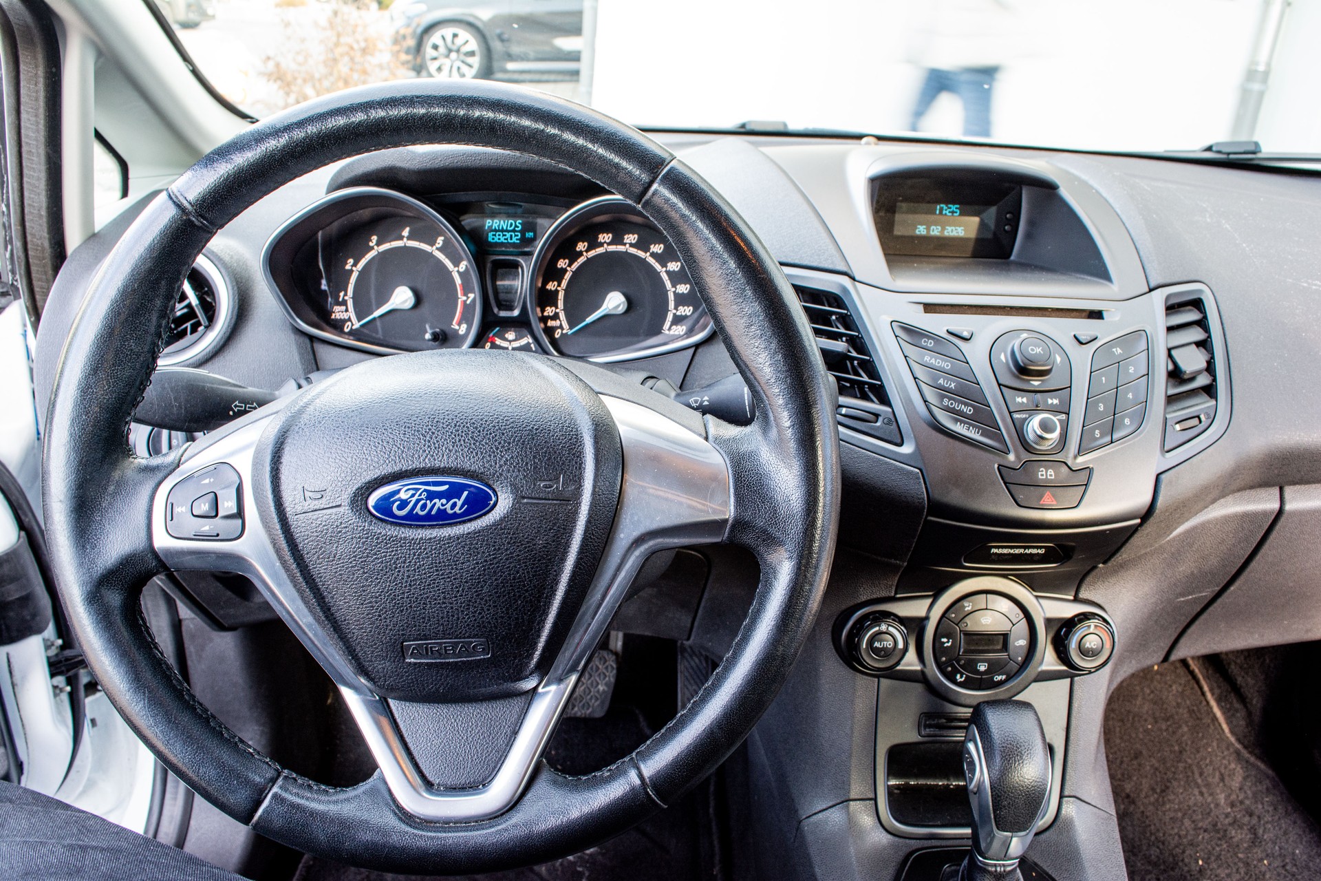 FORD Fiesta 1.6 Ti-VCT Titanium PowerShift - 8