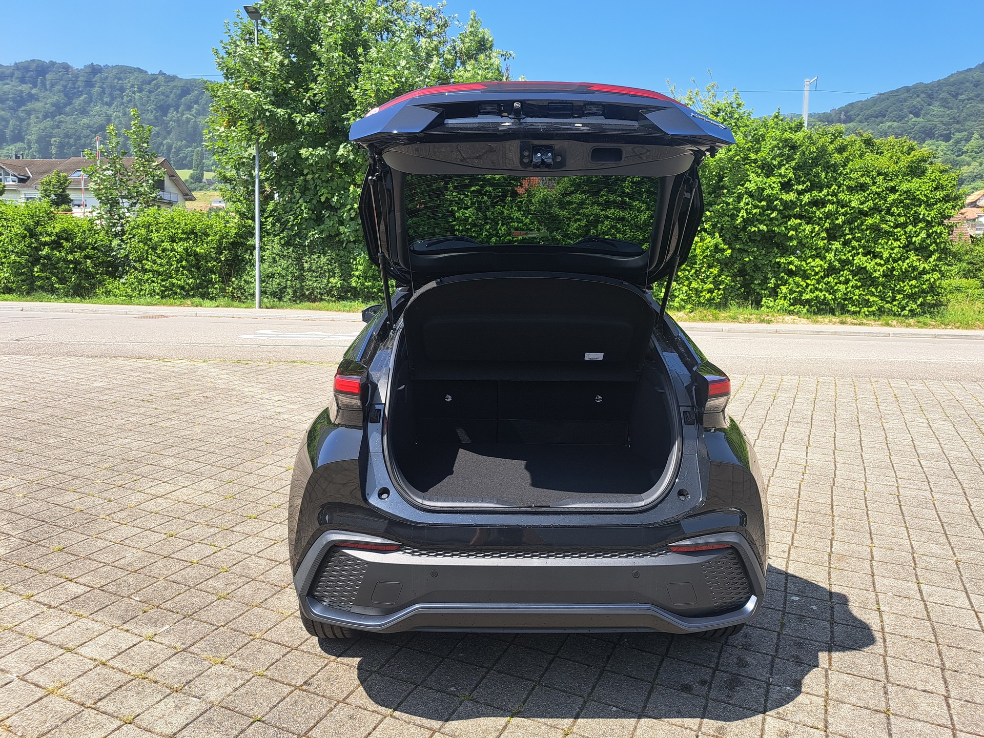 TOYOTA C-HR 2.0 PHEV CVT Swiss Edition - 9
