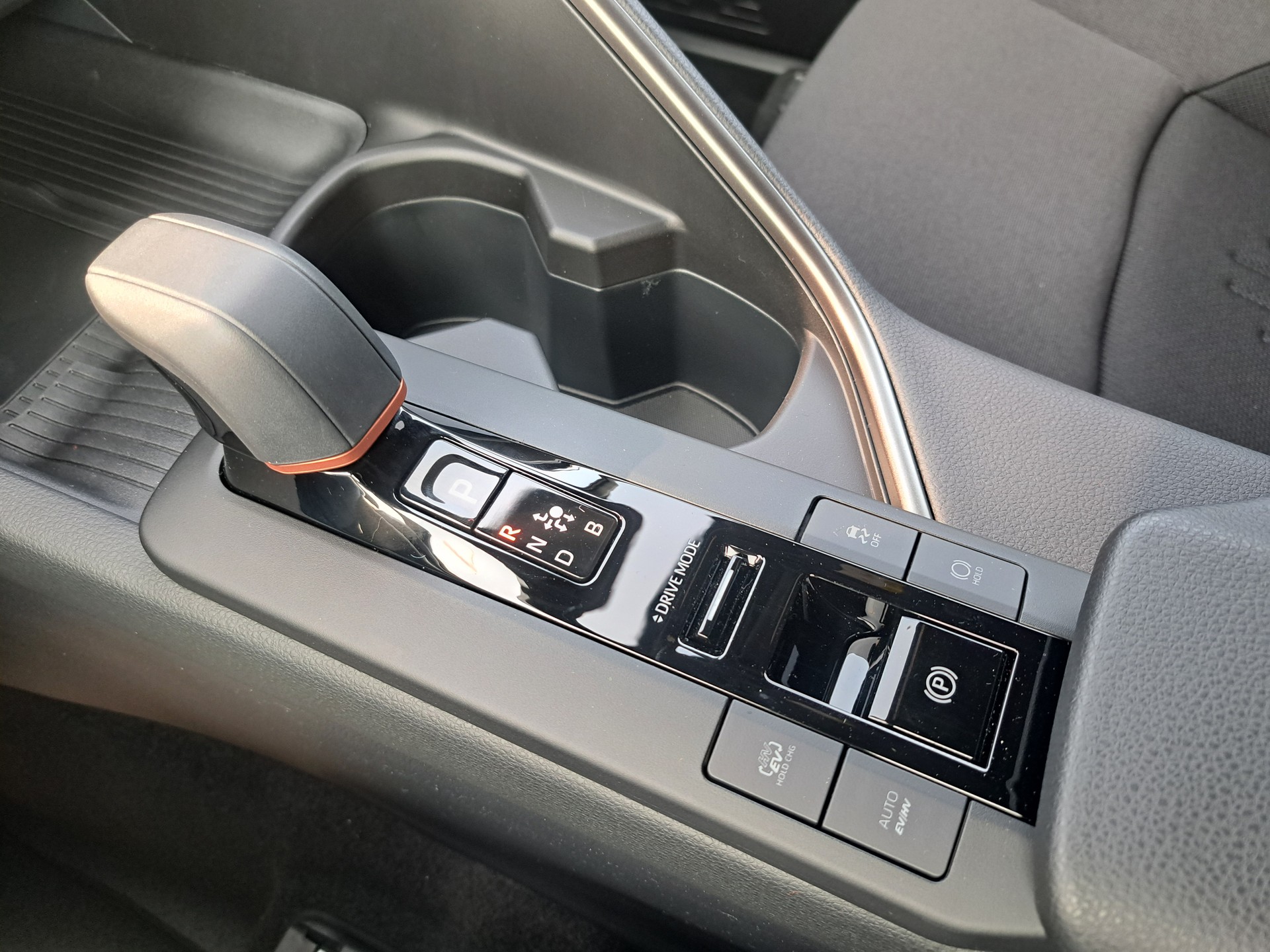 TOYOTA C-HR 2.0 PHEV CVT Swiss Edition - 14