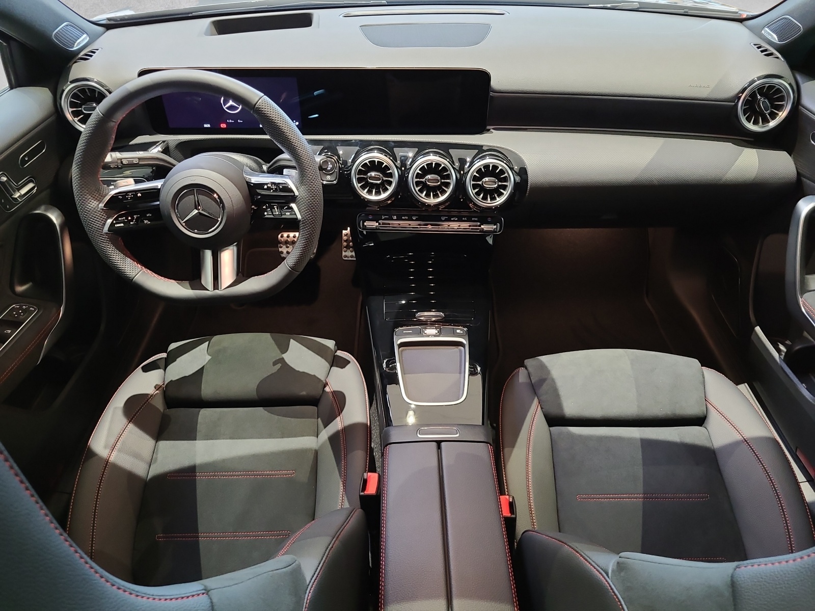 MERCEDES-BENZ A 250 4Matic 8G-DCT - 12