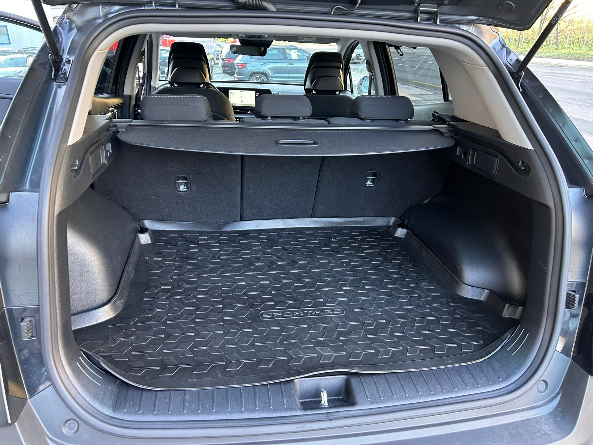 KIA Sportage 1.6T-GDi HEV Power Edition 4x4 A - 9