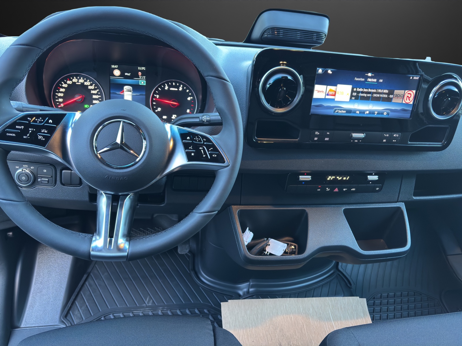 MERCEDES-BENZ Sprinter 319 CDI Standard 9G-TRONIC - 9