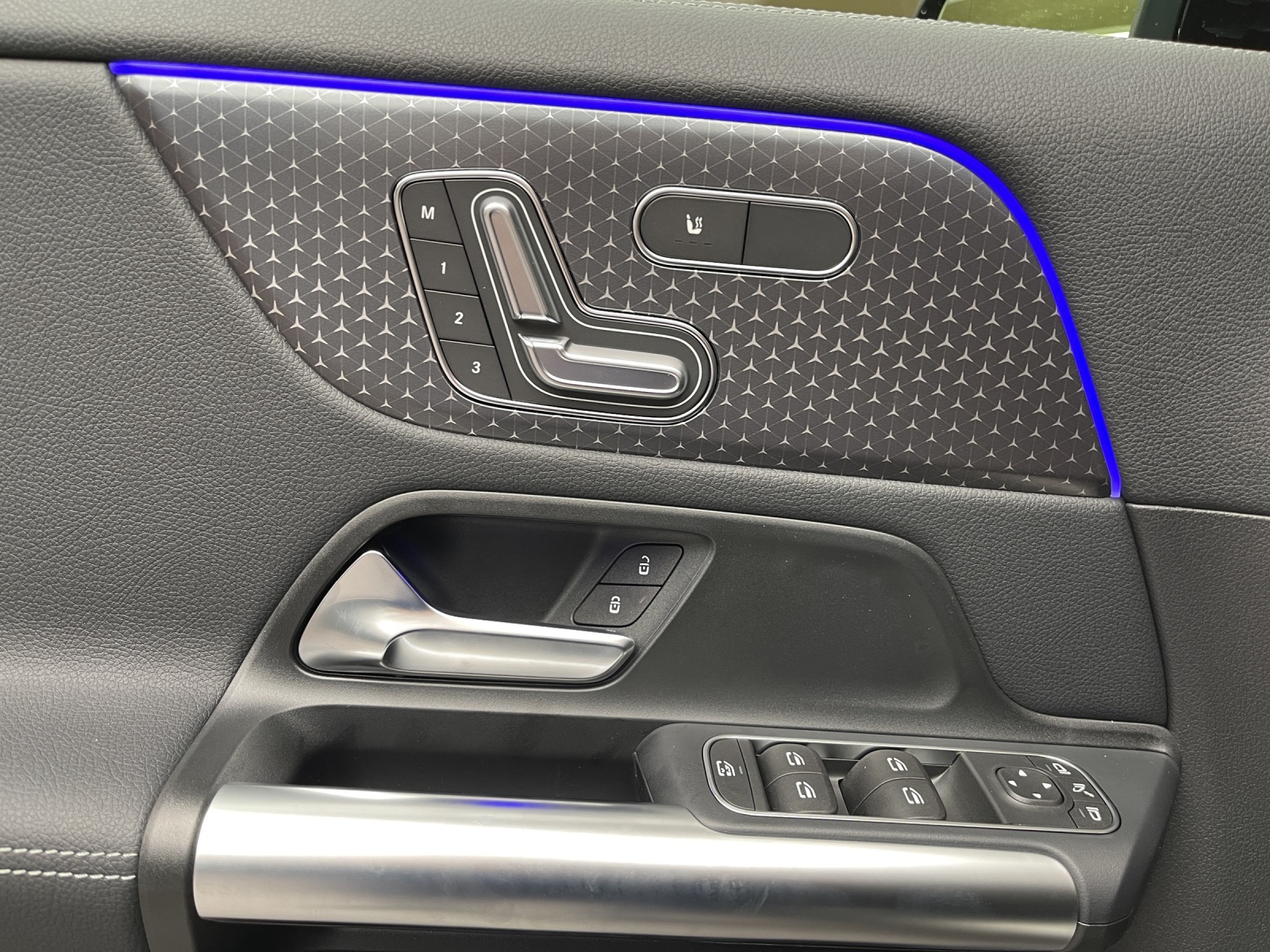 MERCEDES-BENZ GLA 250 e EQ Star 8G-DCT - 11