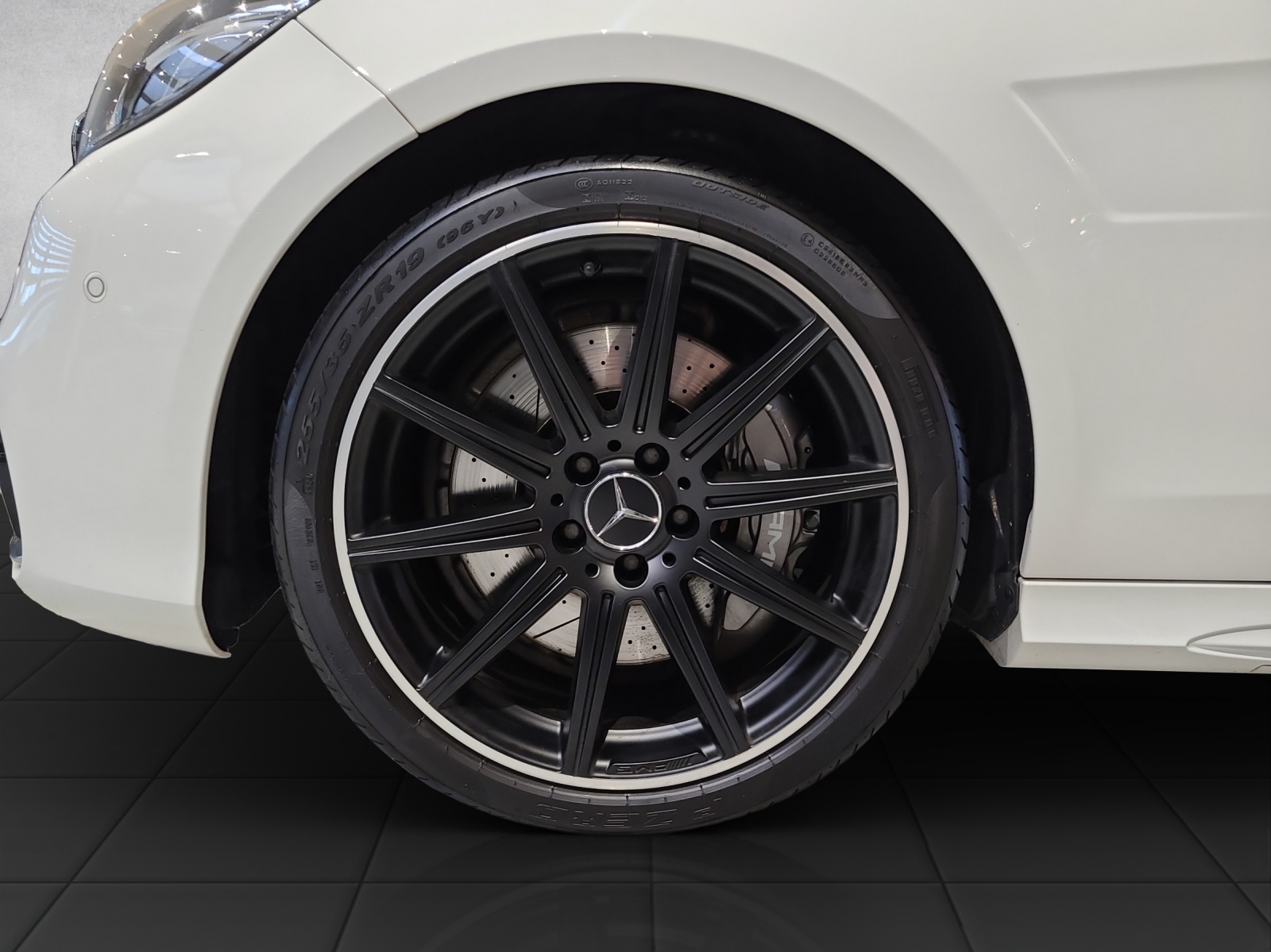 MERCEDES-BENZ E 63 AMG 4Matic Speedshift - 10
