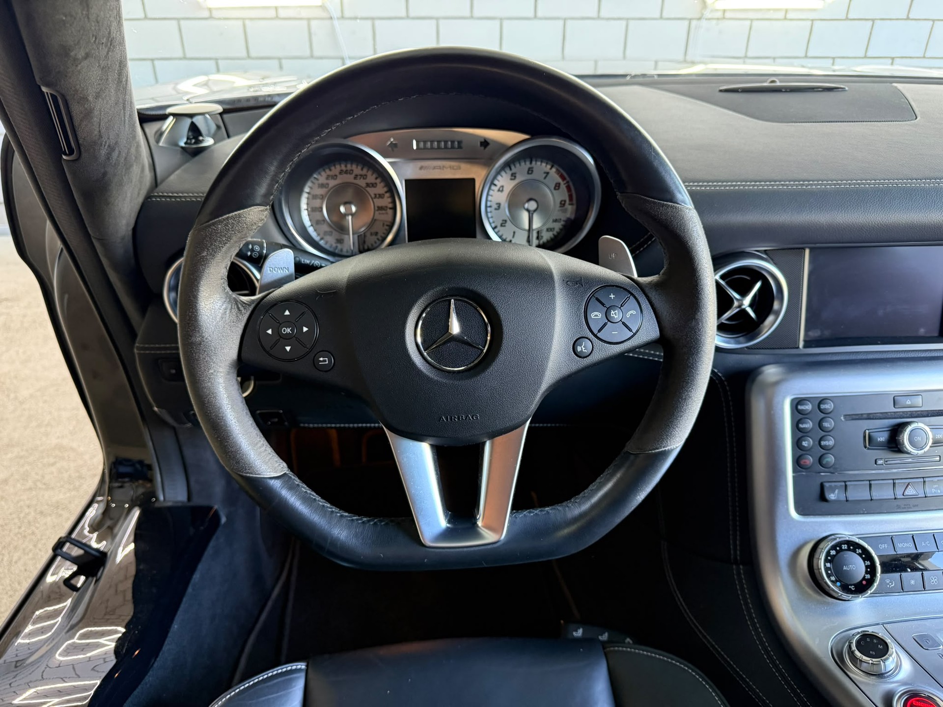 MERCEDES-BENZ SLS 63 AMG Speedshift - 8
