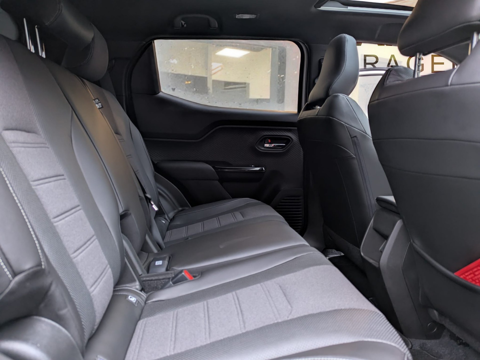 TOYOTA Urban Cruiser 61 kWh Premium AWD - 11