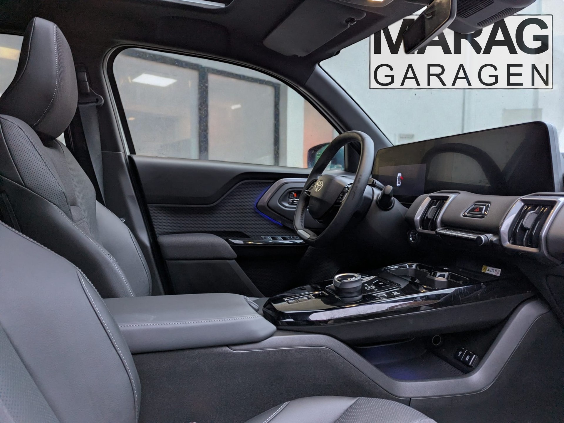 TOYOTA Urban Cruiser 61 kWh Premium AWD - 8