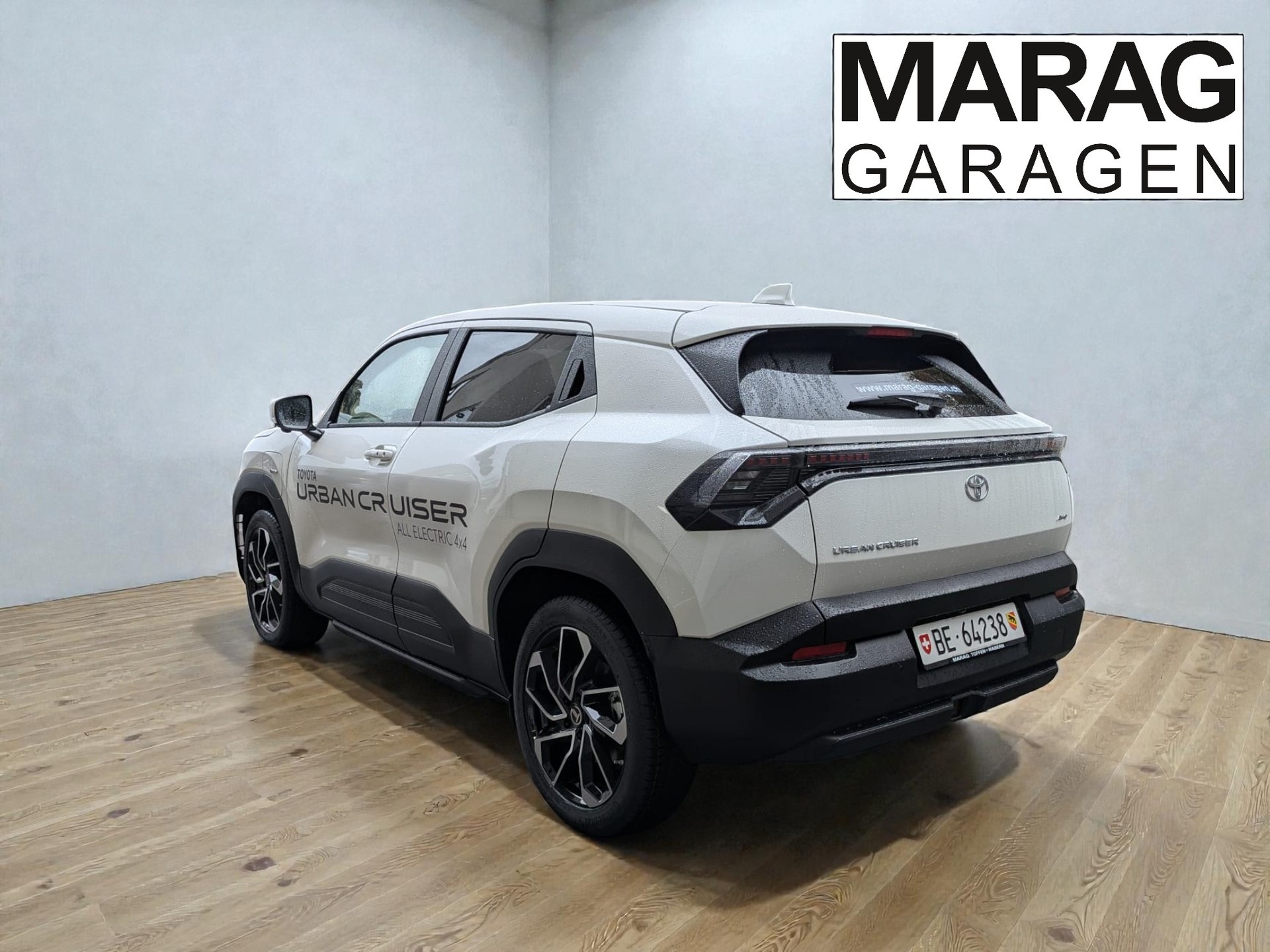 TOYOTA Urban Cruiser 61 kWh Premium AWD - 4