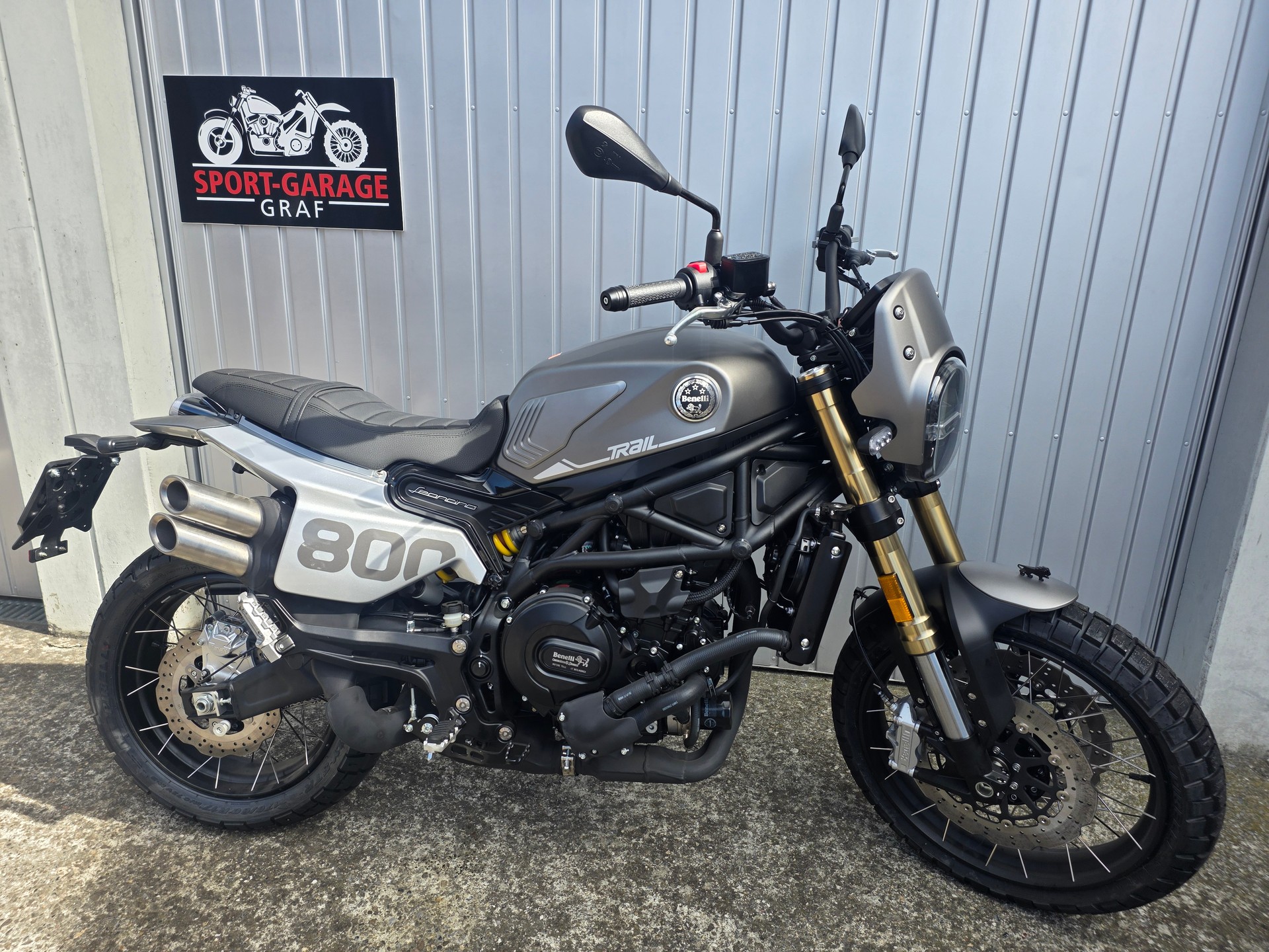 BENELLI Leoncino 800