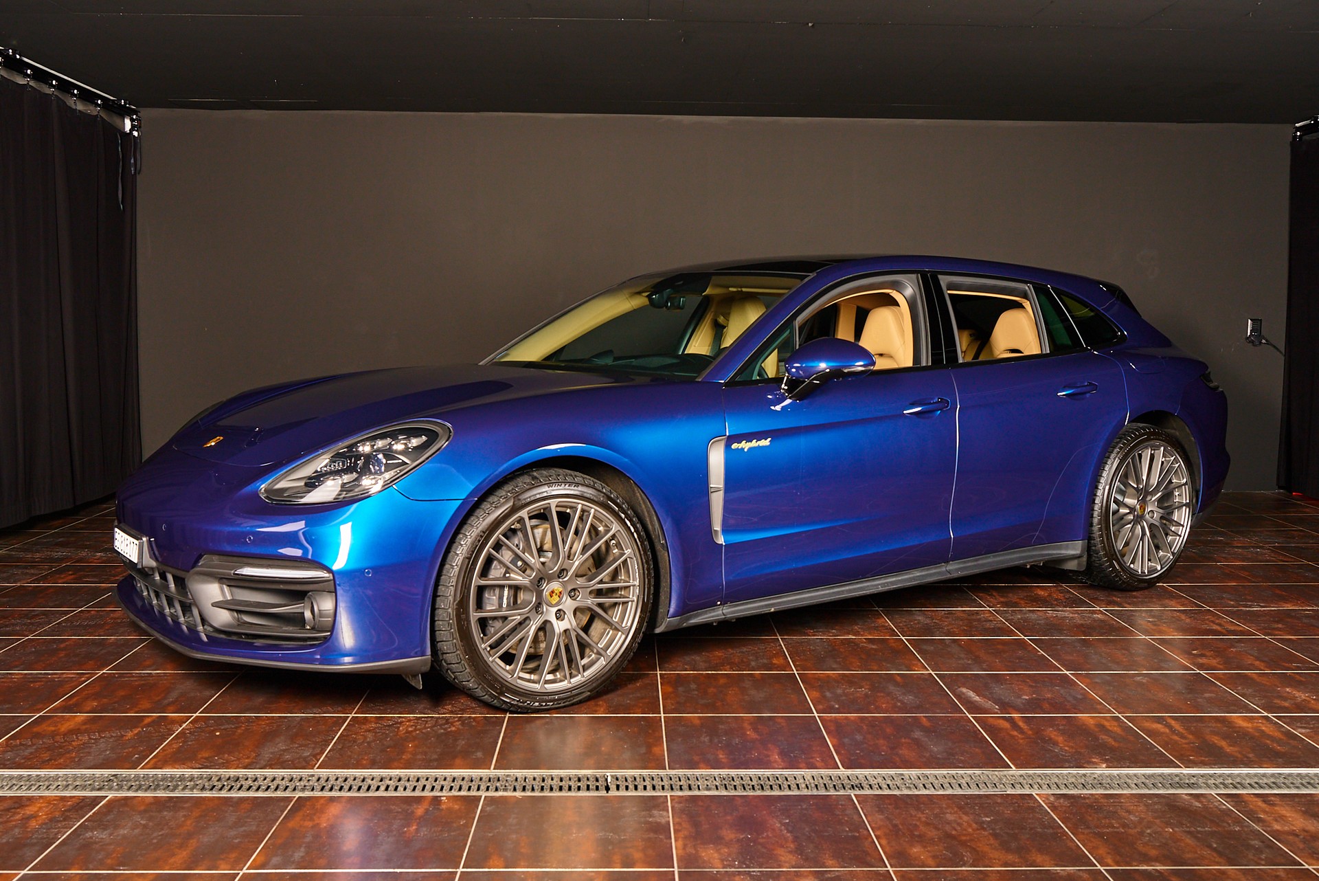 PORSCHE Panamera 4 Sport Turismo Platinum Edition PDK
