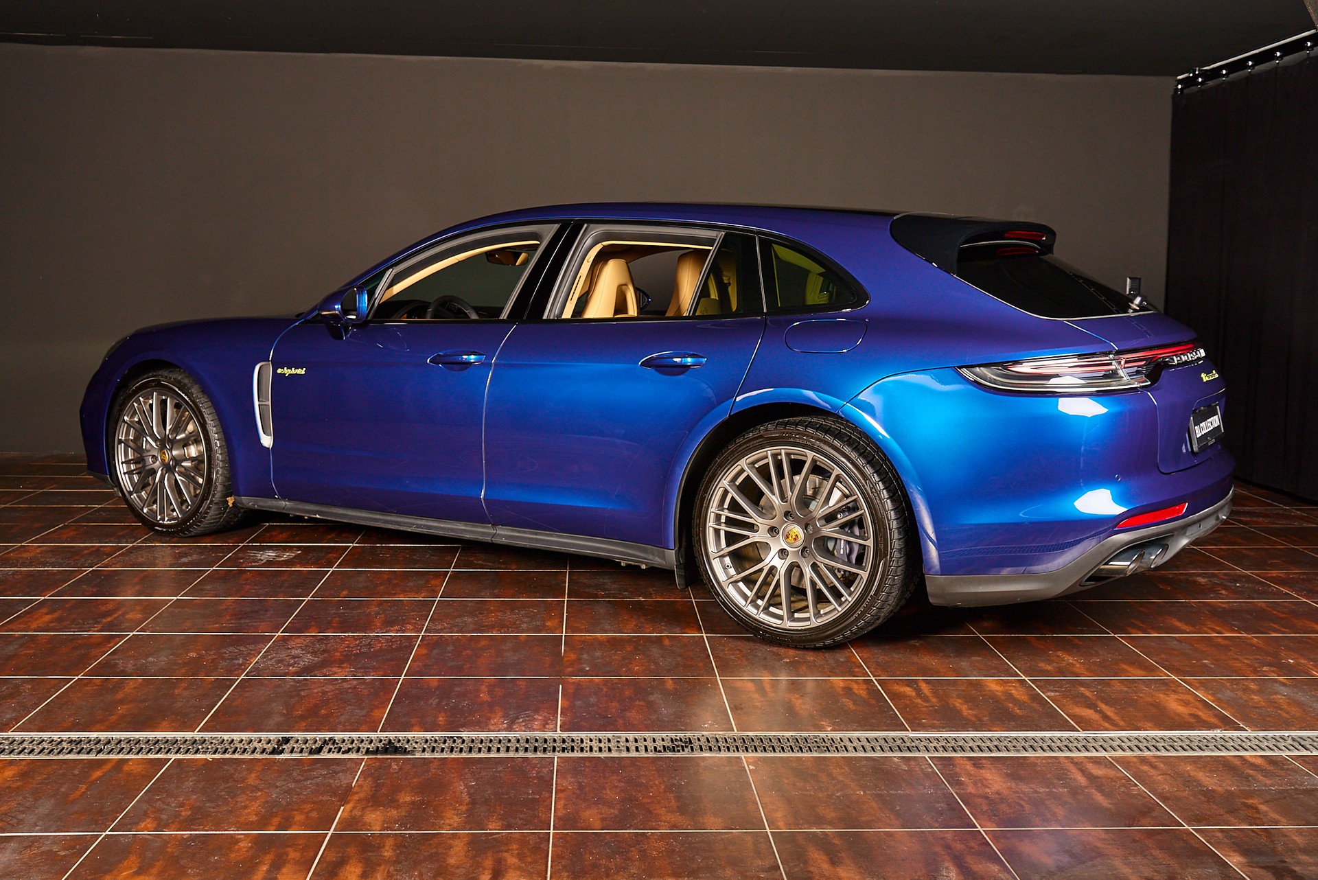 PORSCHE Panamera 4 Sport Turismo Platinum Edition PDK - 9