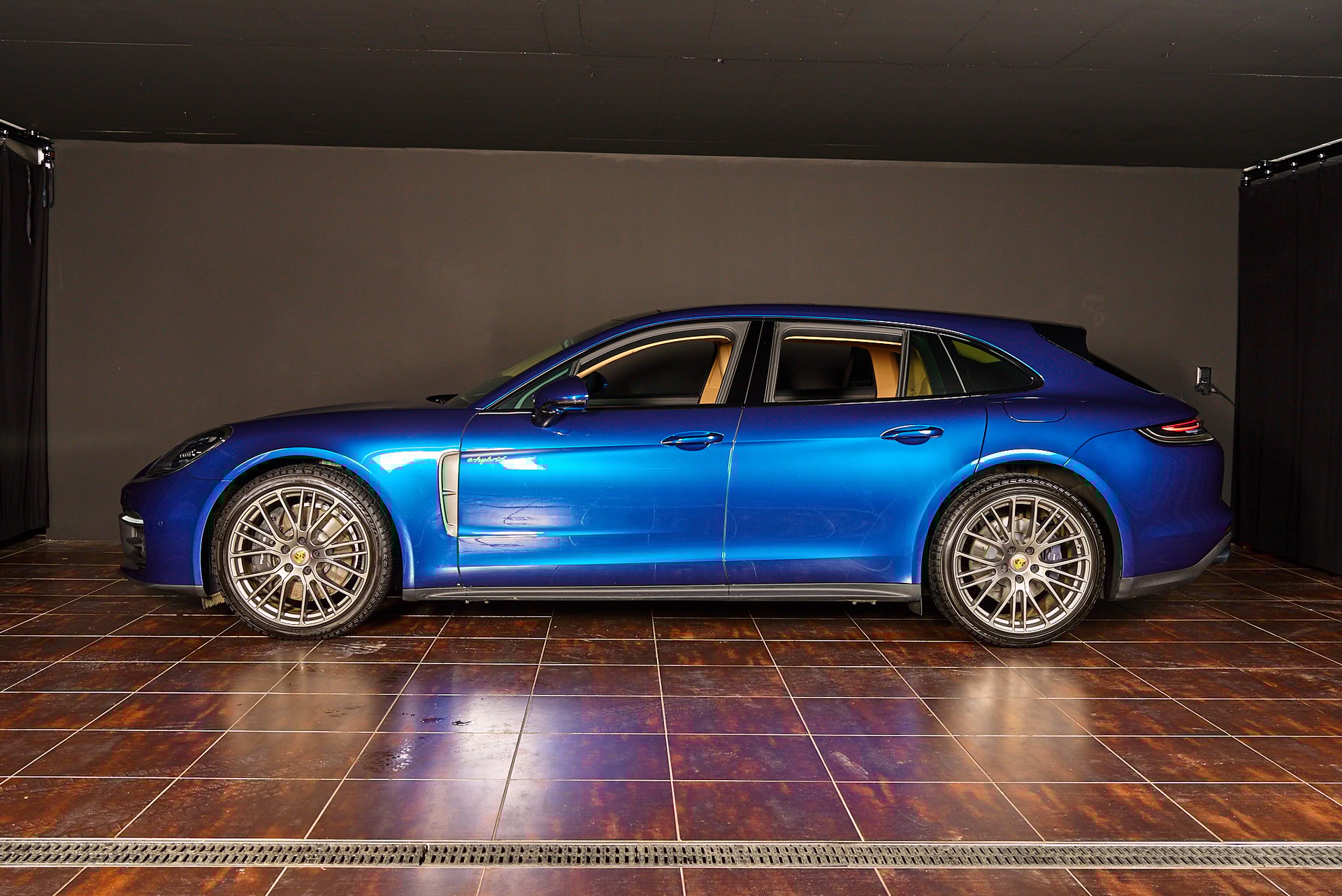 PORSCHE Panamera 4 Sport Turismo Platinum Edition PDK - 3