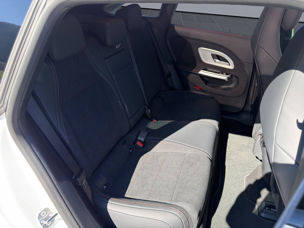 MERCEDES-BENZ CLA 350 EQ Shooting Brake 4matic - 16