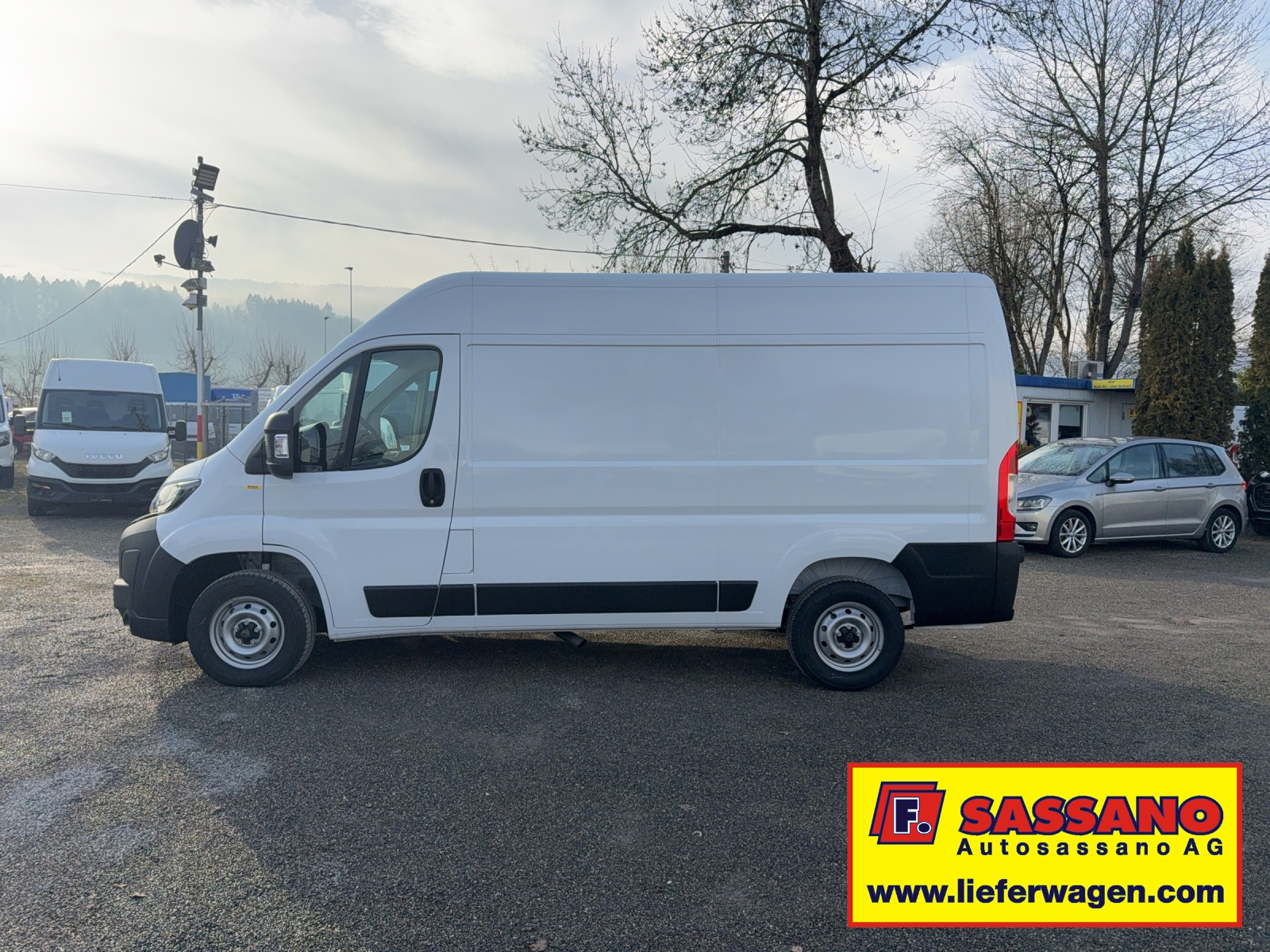 PEUGEOT Boxer 335 2.2 BlueHDI 140 L2H2 neues Interieur - 2