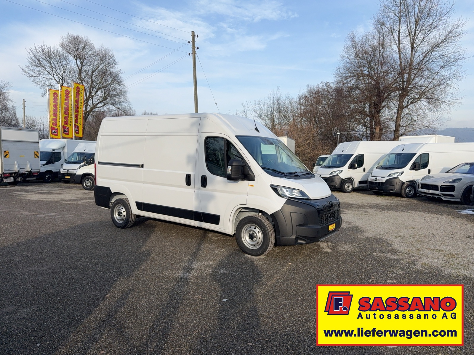 PEUGEOT Boxer 335 2.2 BlueHDI 140 L2H2 neues Interieur - 4