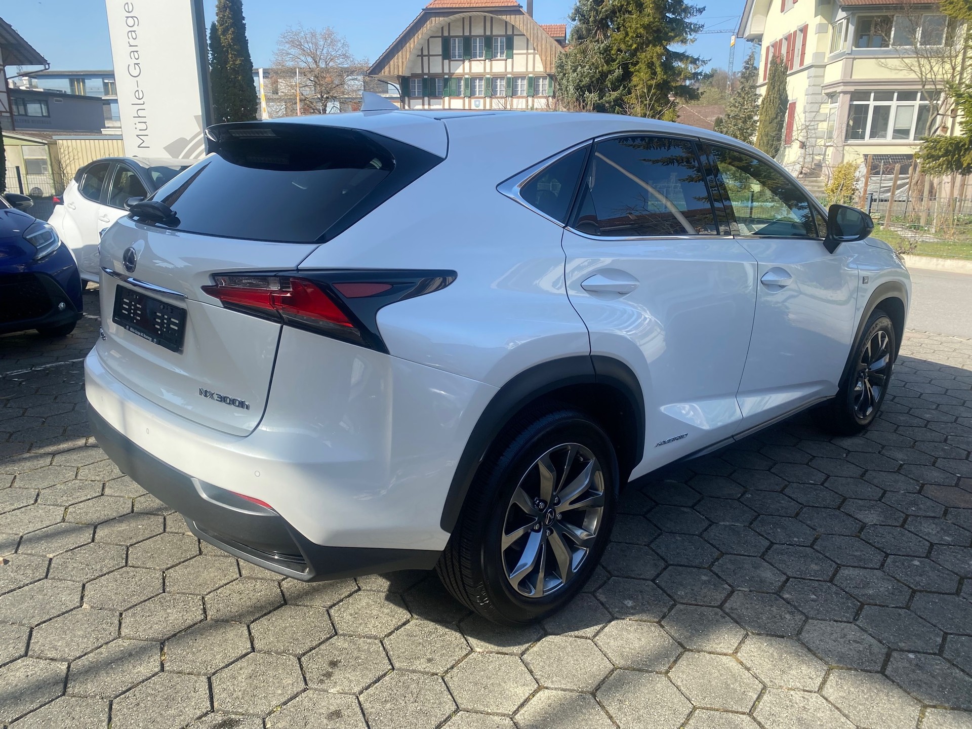 LEXUS NX 300h F-Sport E-Four Automatic - 4