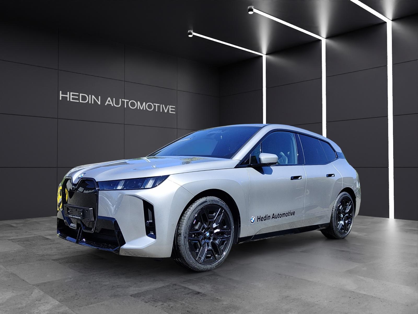 BMW iX xDrive60 SUV / Geländewagen