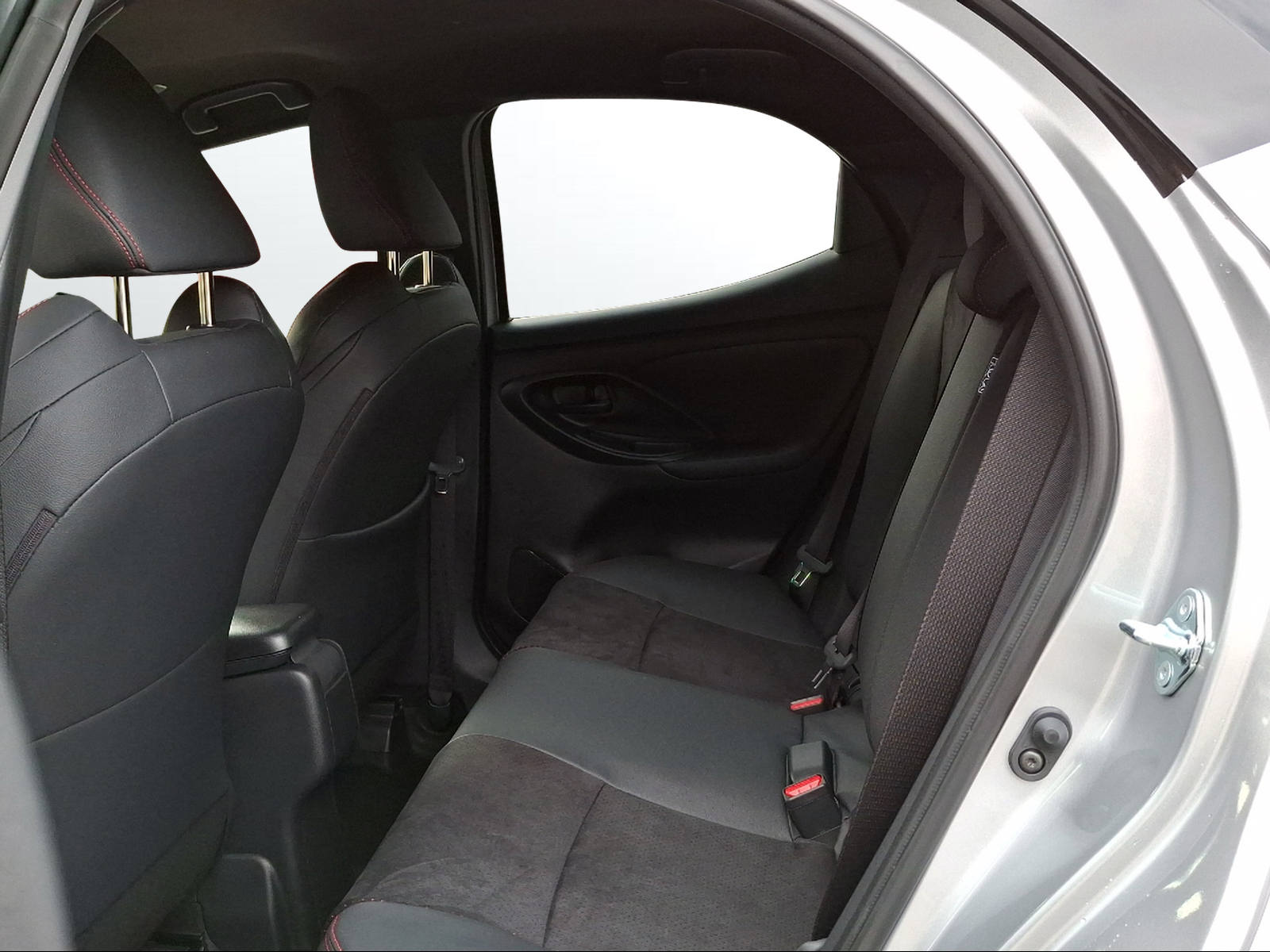 TOYOTA Yaris 1.5 GR Sport e-CVT - 7