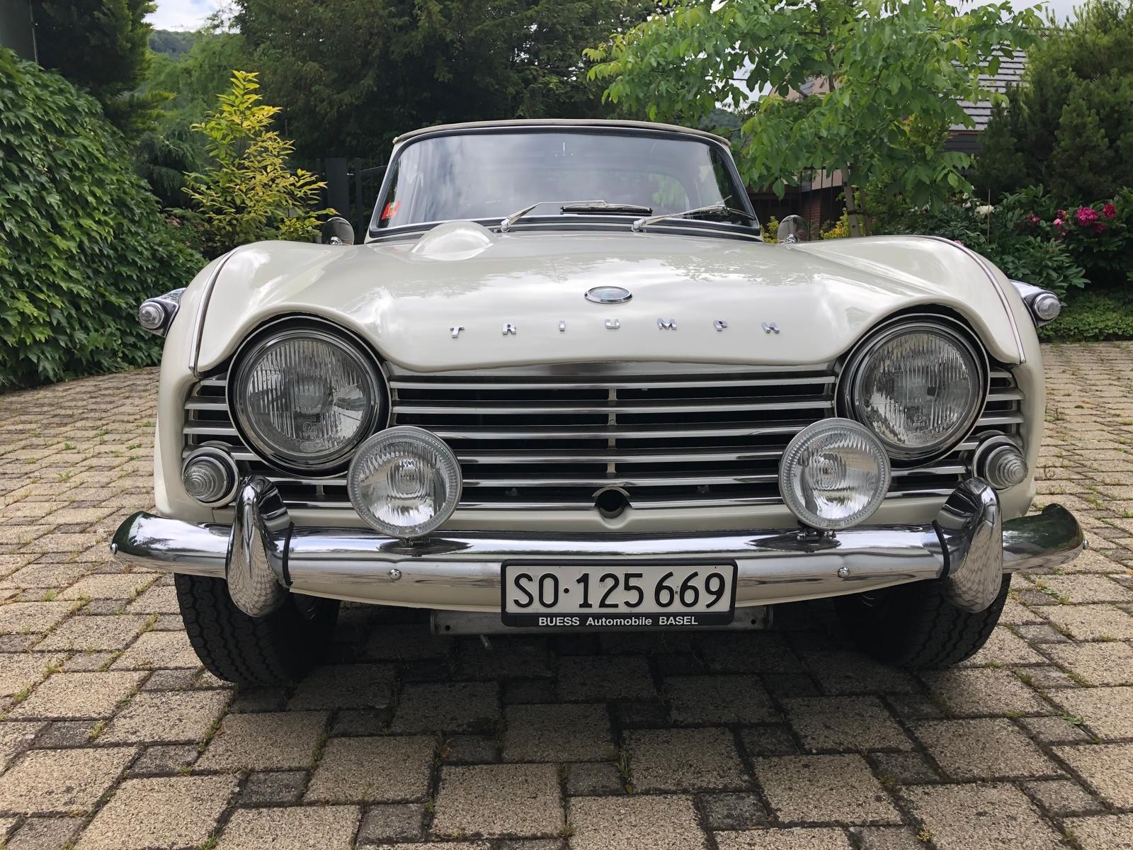 TRIUMPH TR4A IRS Surrey Top - 7