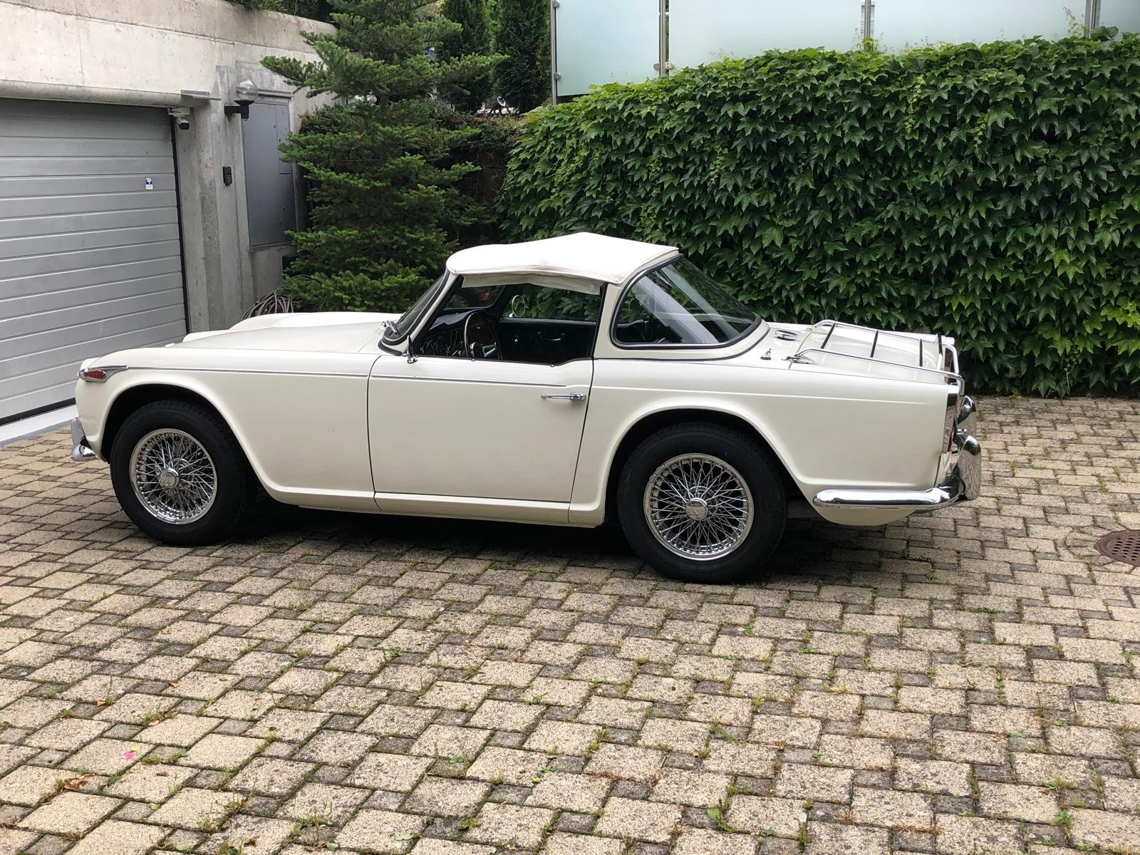TRIUMPH TR4A IRS Surrey Top - 6