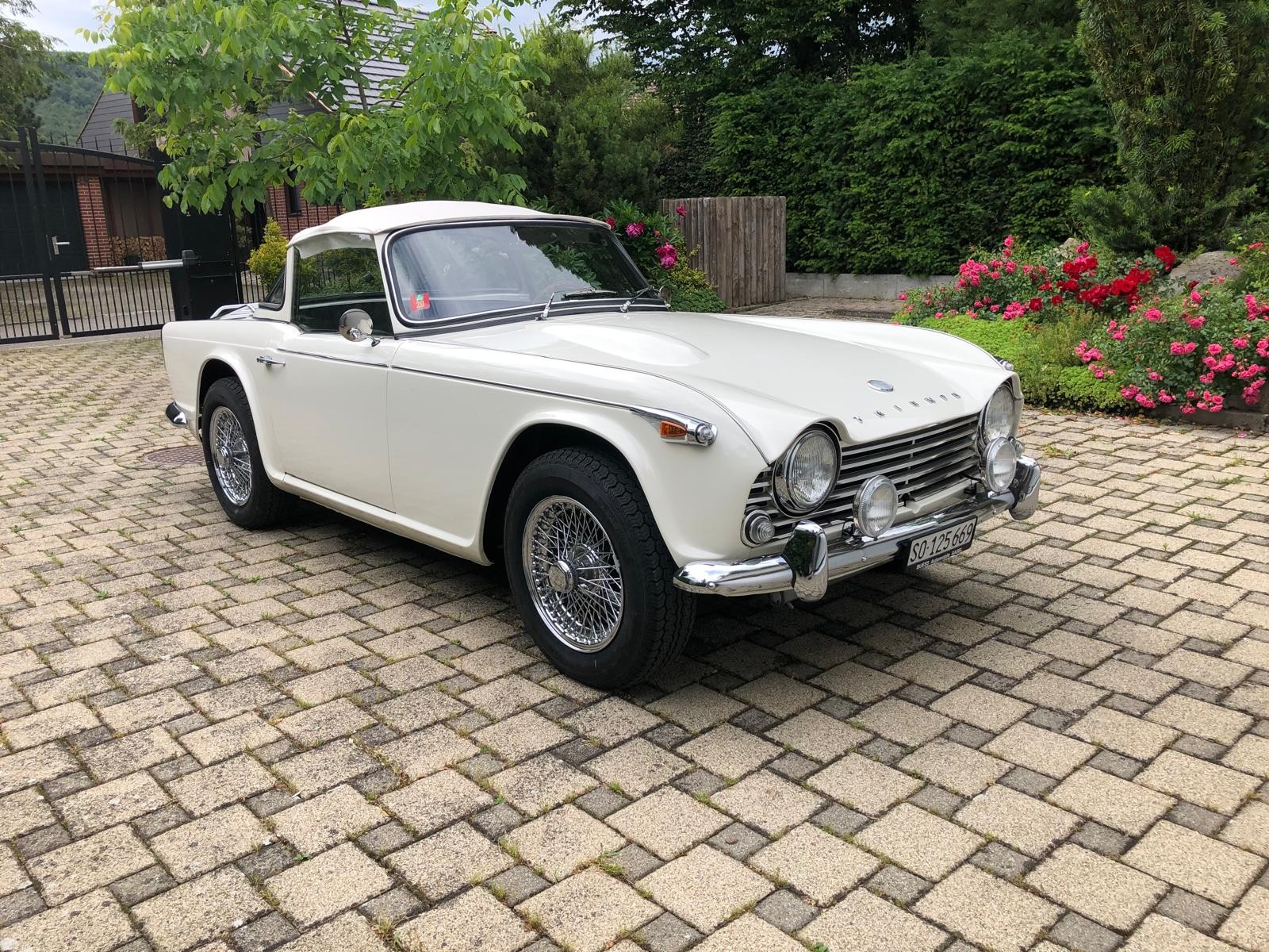 TRIUMPH TR4A IRS Surrey Top