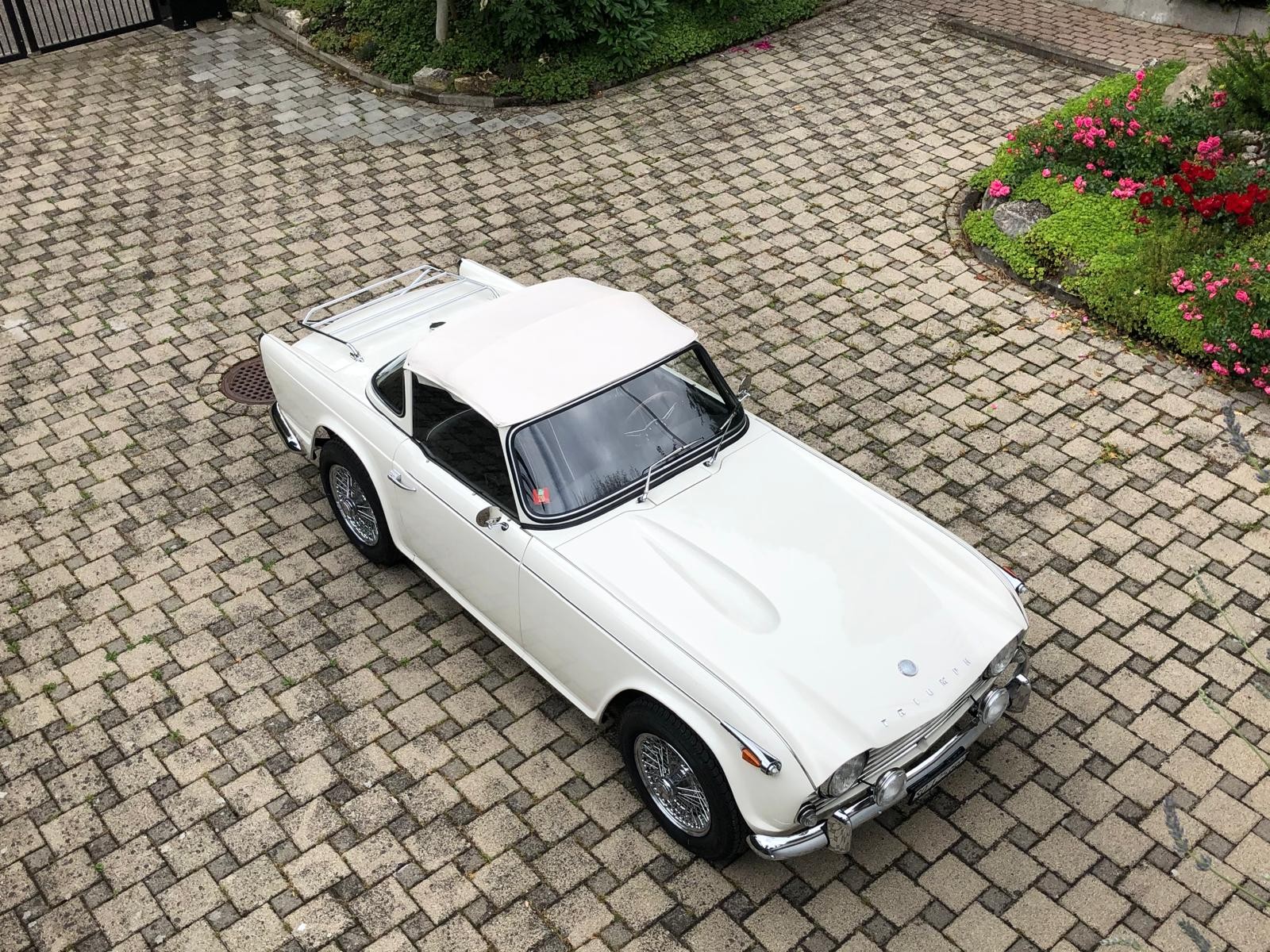 TRIUMPH TR4A IRS Surrey Top - 3