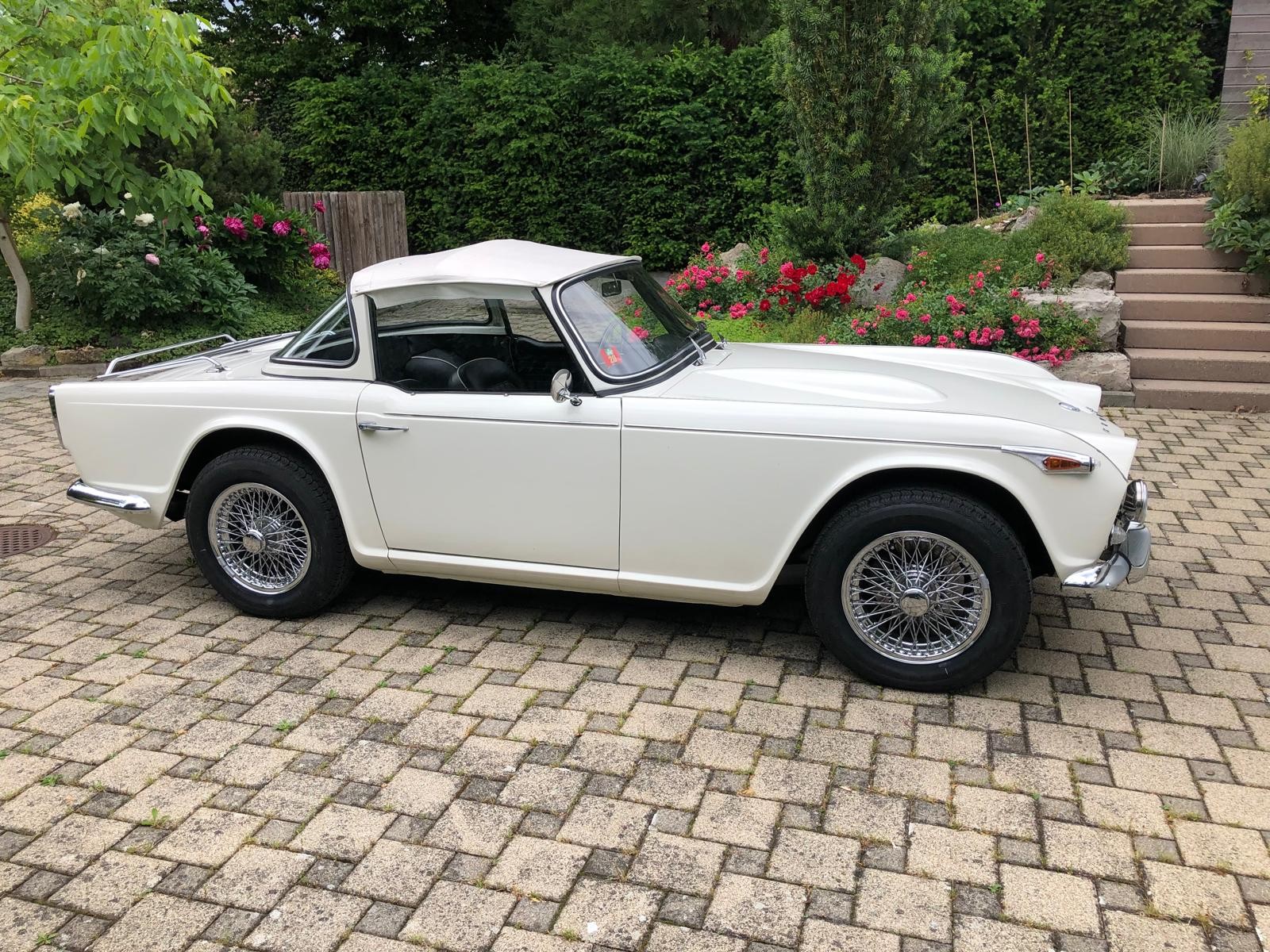 TRIUMPH TR4A IRS Surrey Top - 2