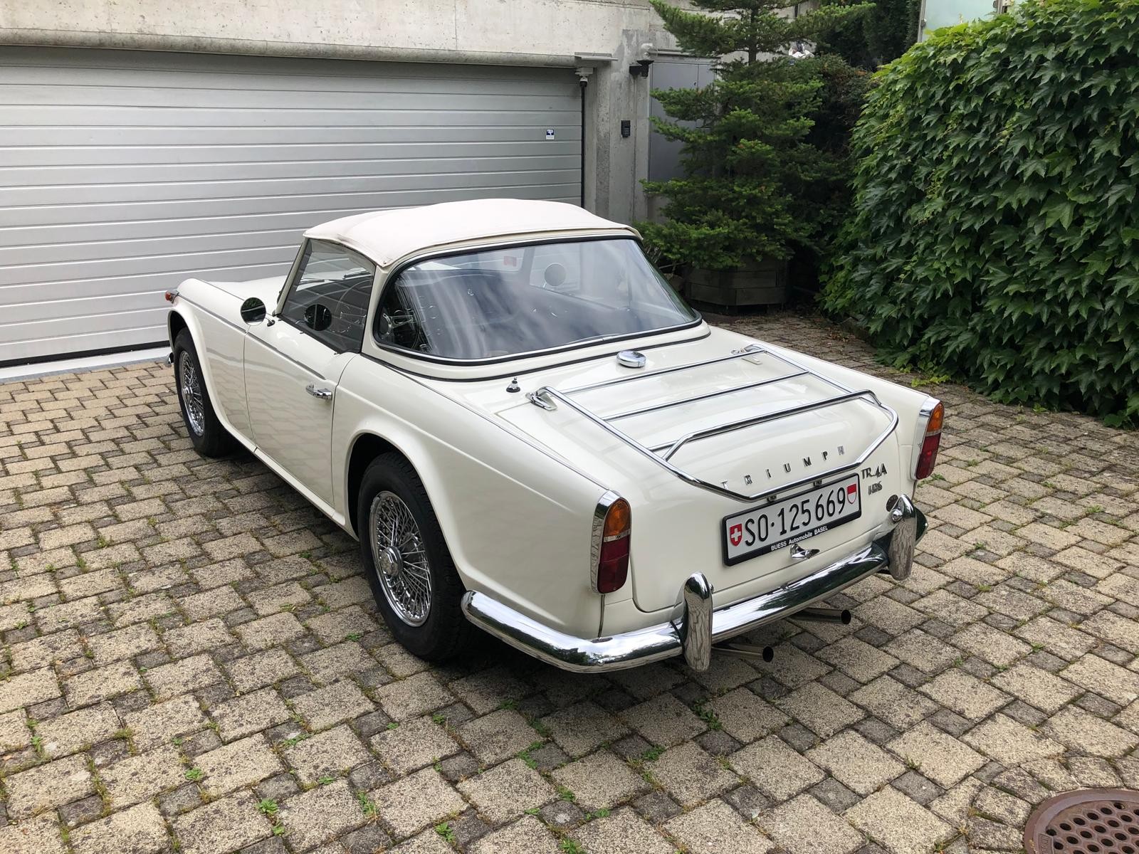 TRIUMPH TR4A IRS Surrey Top - 5