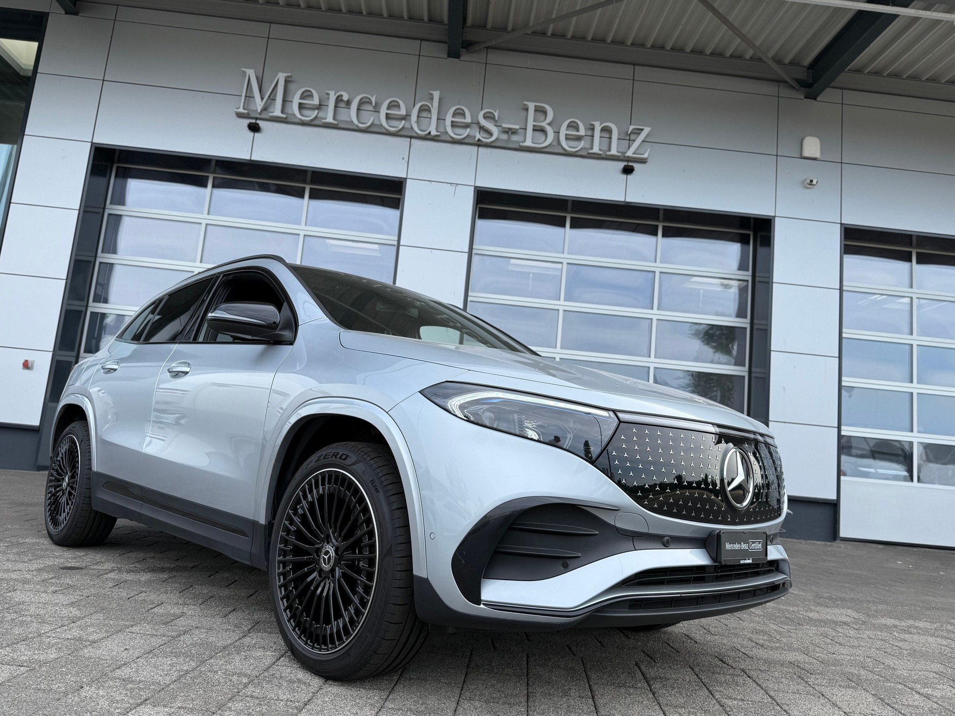 MERCEDES-BENZ EQA 350 AMG Line 4Matic Swiss Star