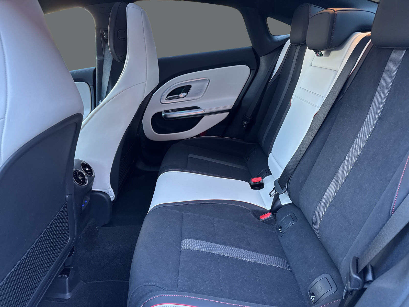 MERCEDES-BENZ CLA 220 8G-DCT 4Matic - 14