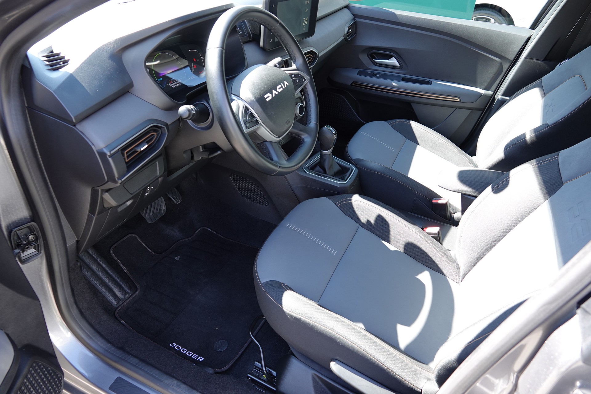 DACIA Jogger 1.6 Hybrid Extreme - 11