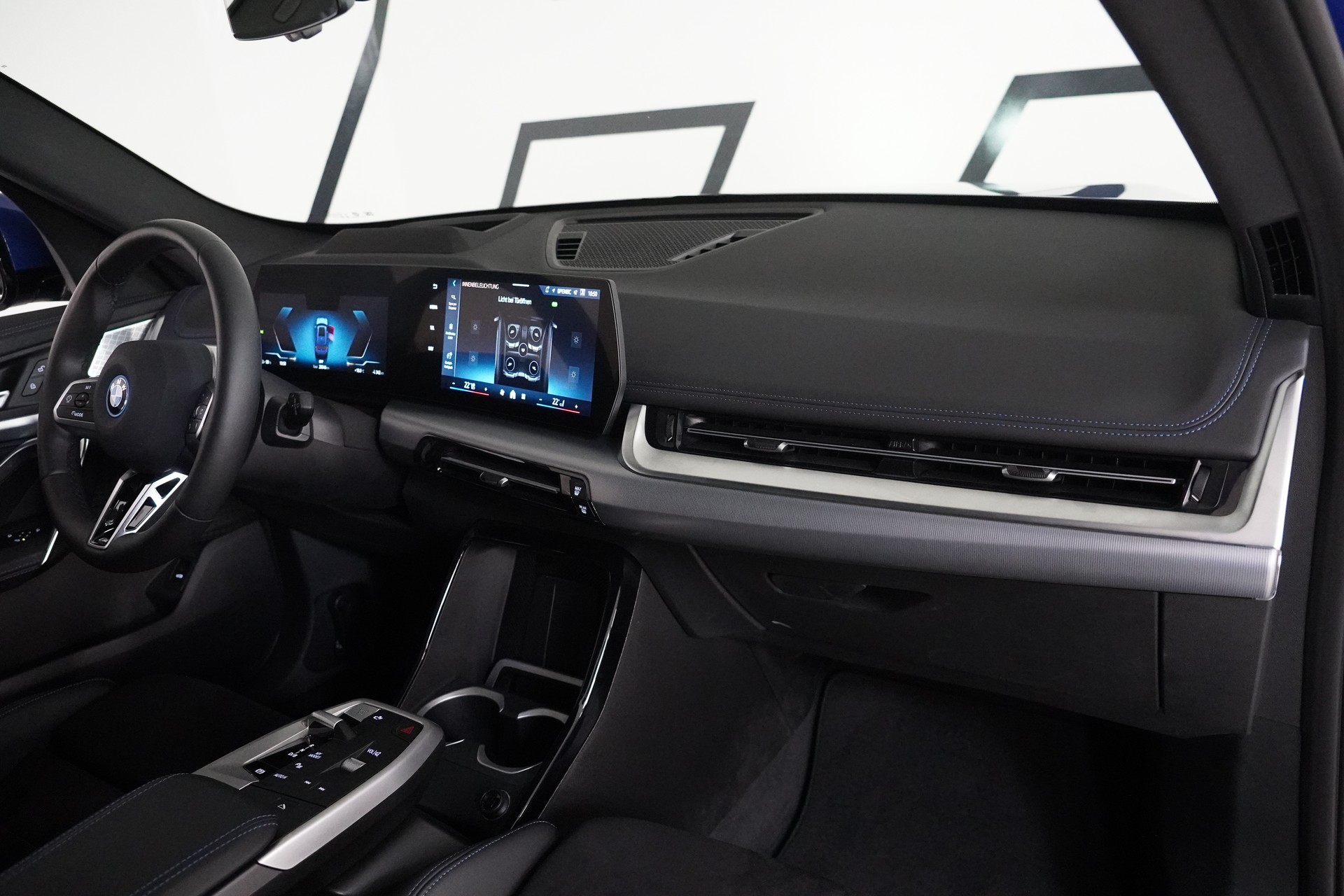 BMW iX1 xDrive 30 M Sport Pro - 18