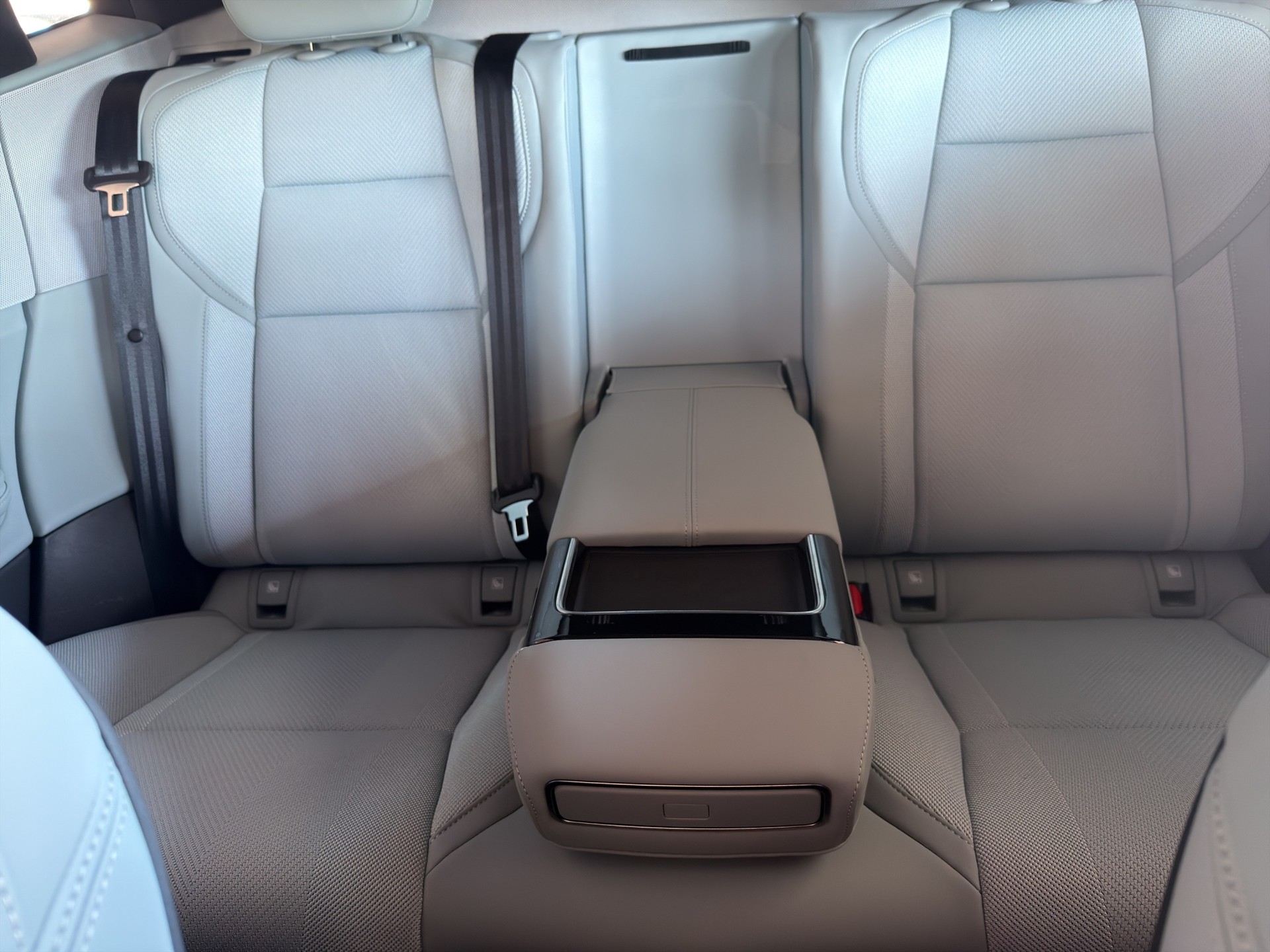 POLESTAR 4 Long Range Dual Motor Plus Pilot - 47