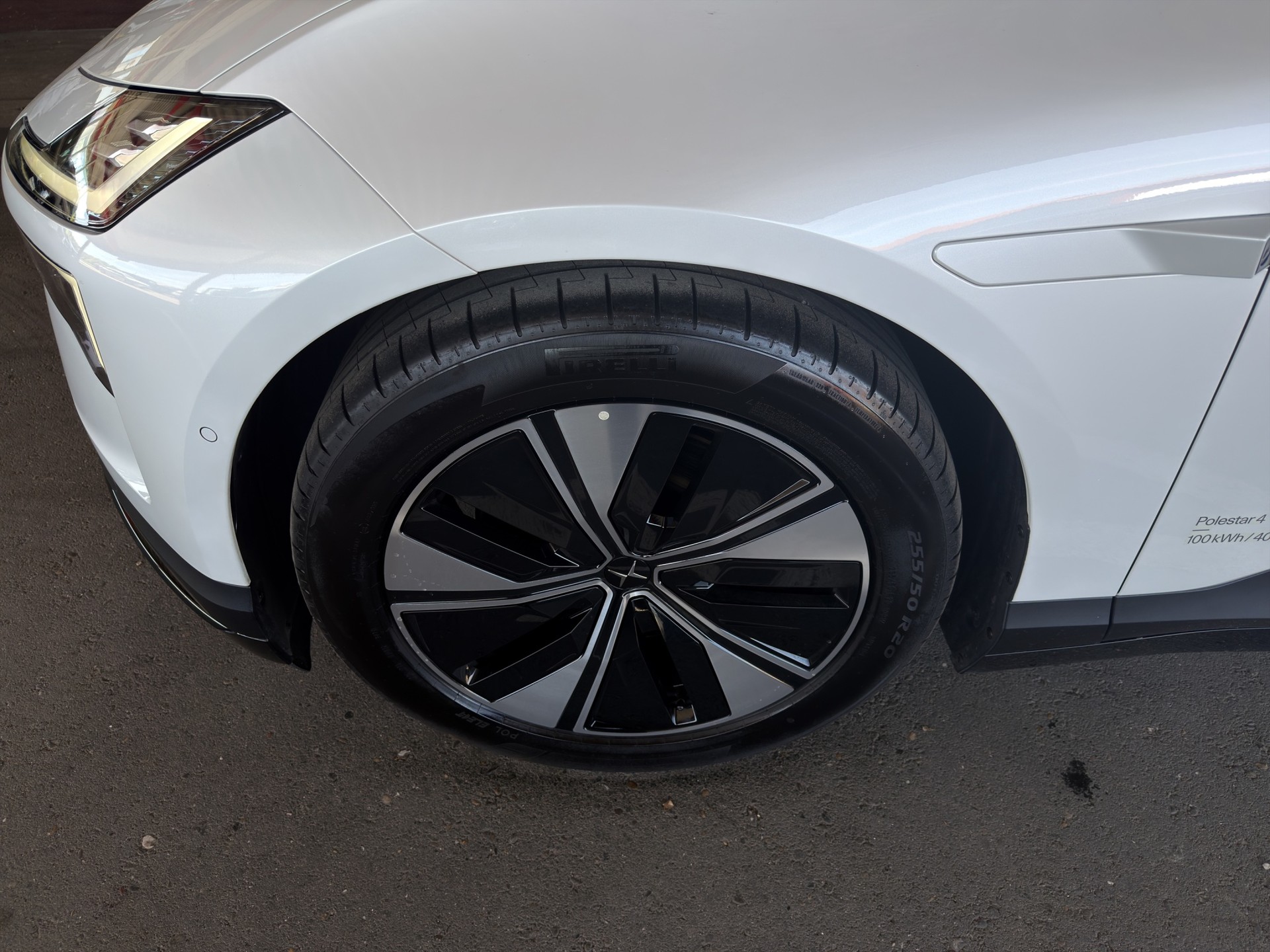 POLESTAR 4 Long Range Dual Motor Plus Pilot - 29