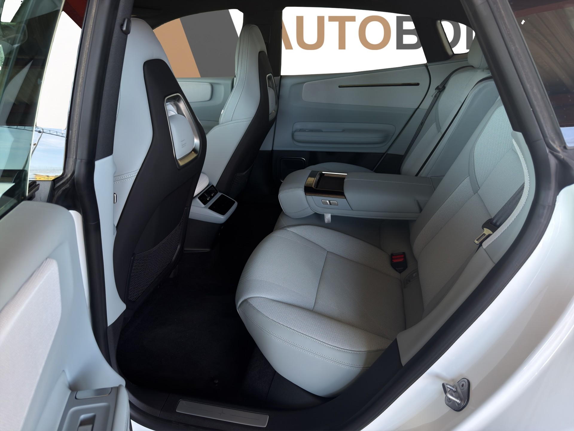POLESTAR 4 Long Range Dual Motor Plus Pilot - 17